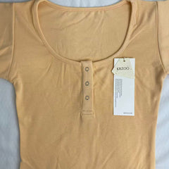 U-neck short puff-sleeved solid-color T-shirt