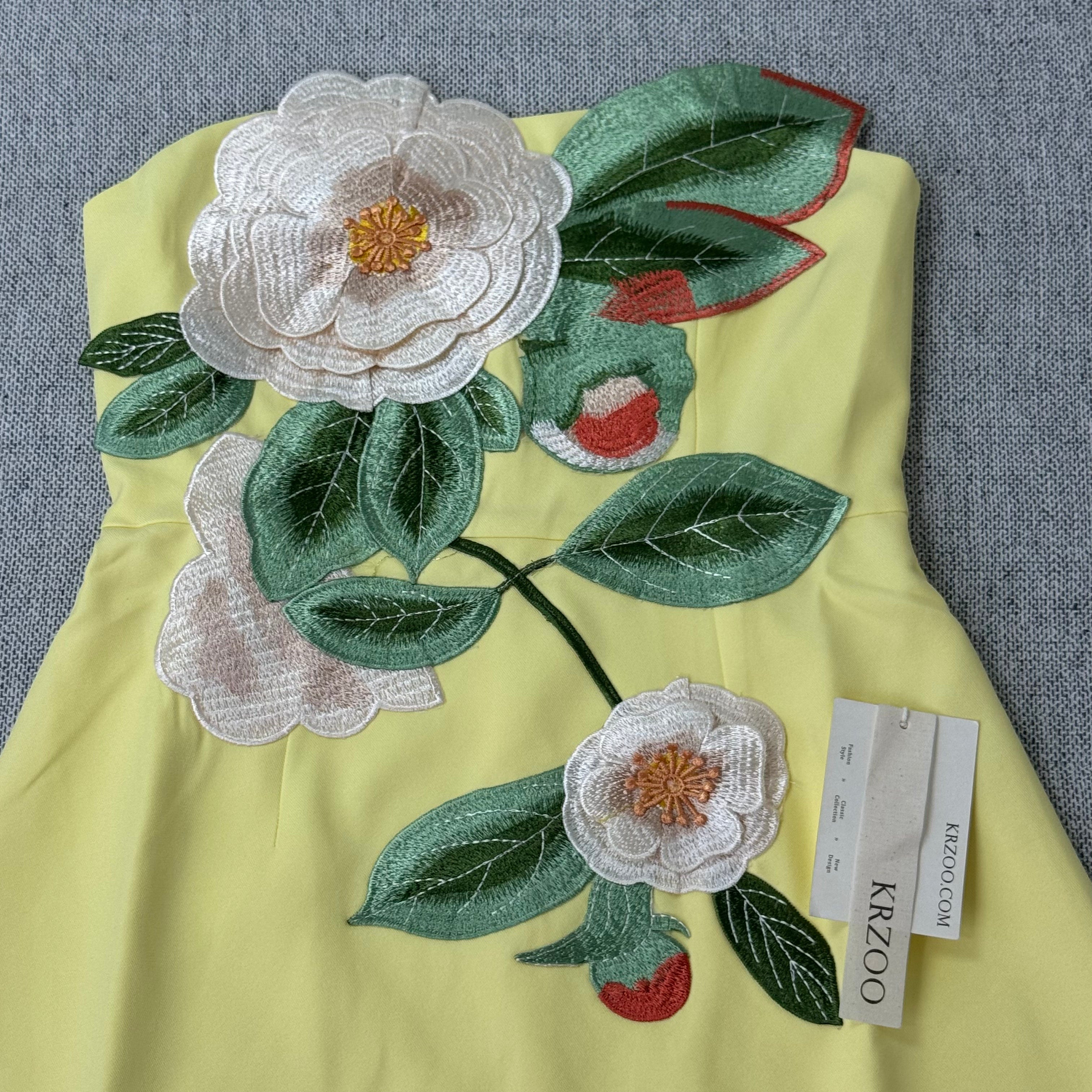 Strapless three-dimensional floral embroidery dress