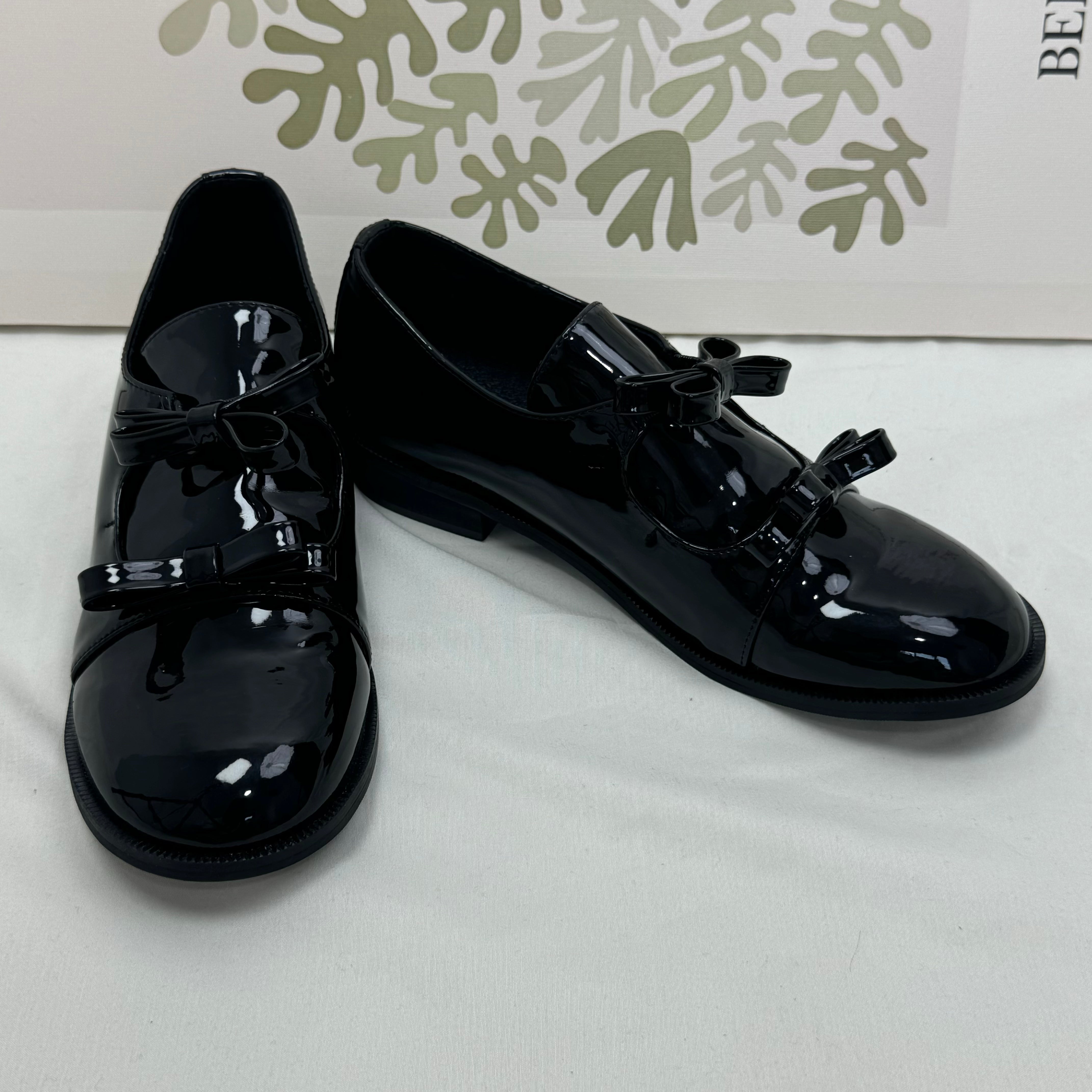 Leather bow tie shoes