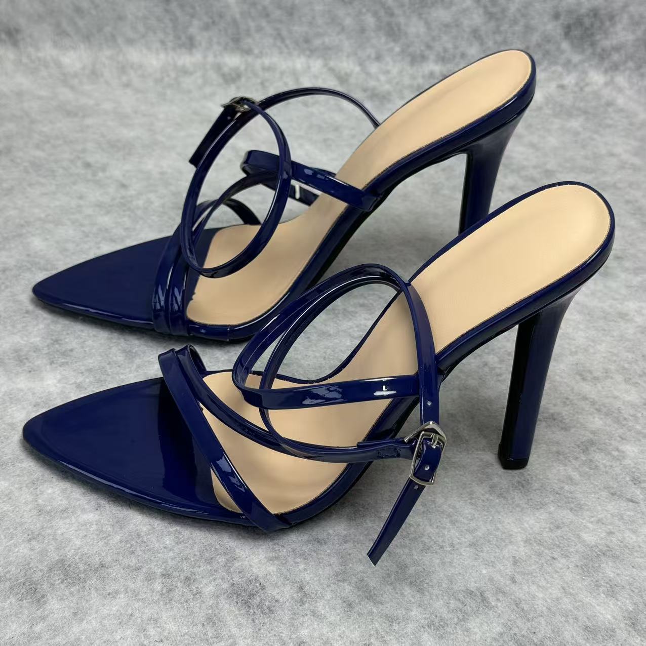 Pointed-toe patent leather cross ankle strap high heels