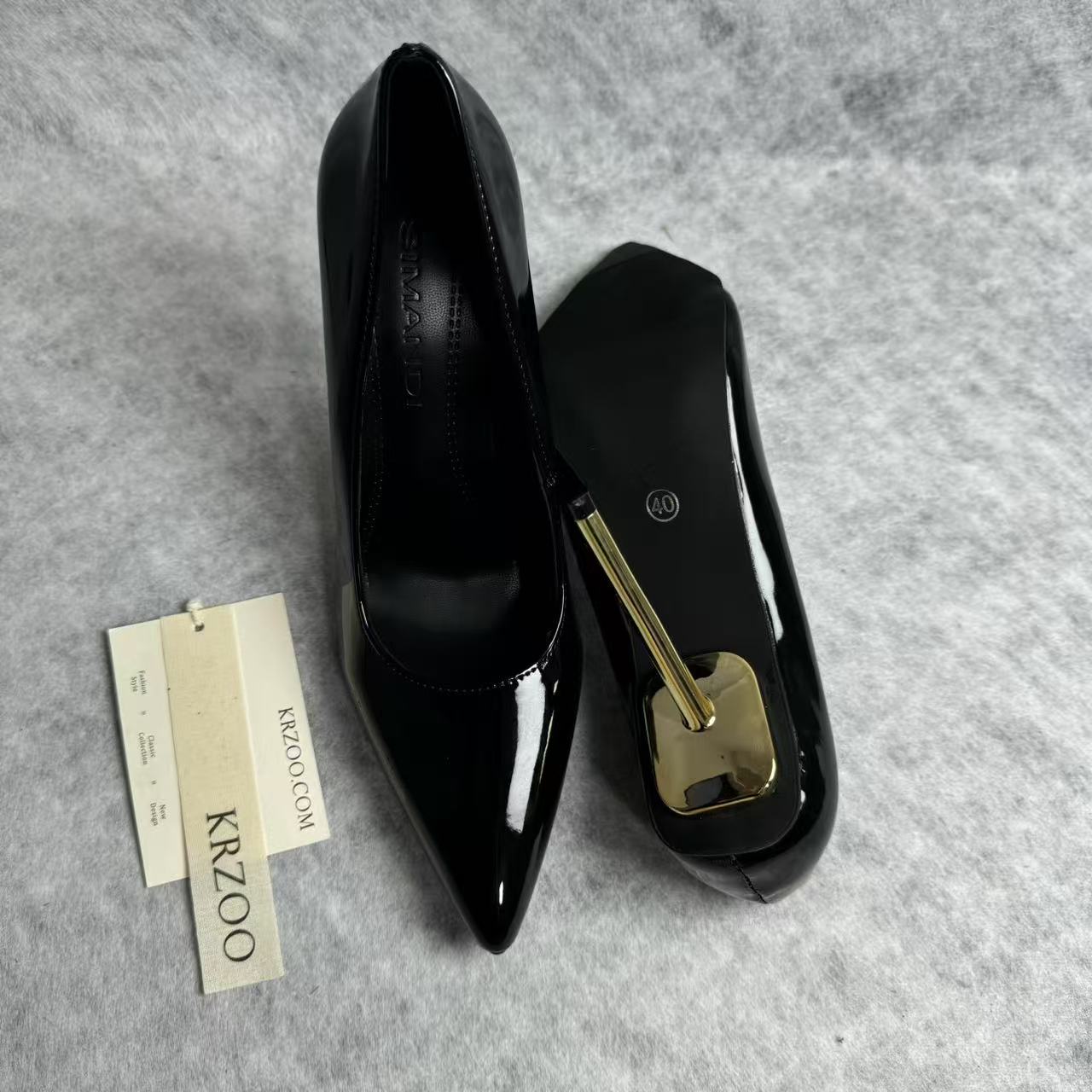 Metal tip ultra-fine heel black lacquered leather high heels