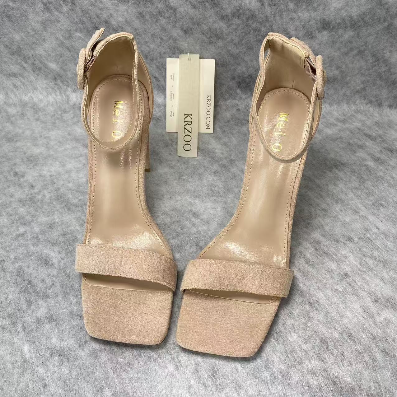 Square-toe strappy high-heeled shoes