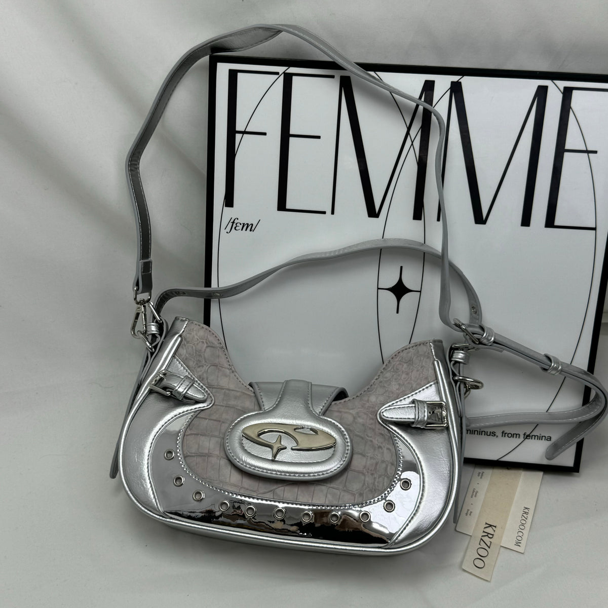 Crocodile-patterned crossbody bag for the armhole