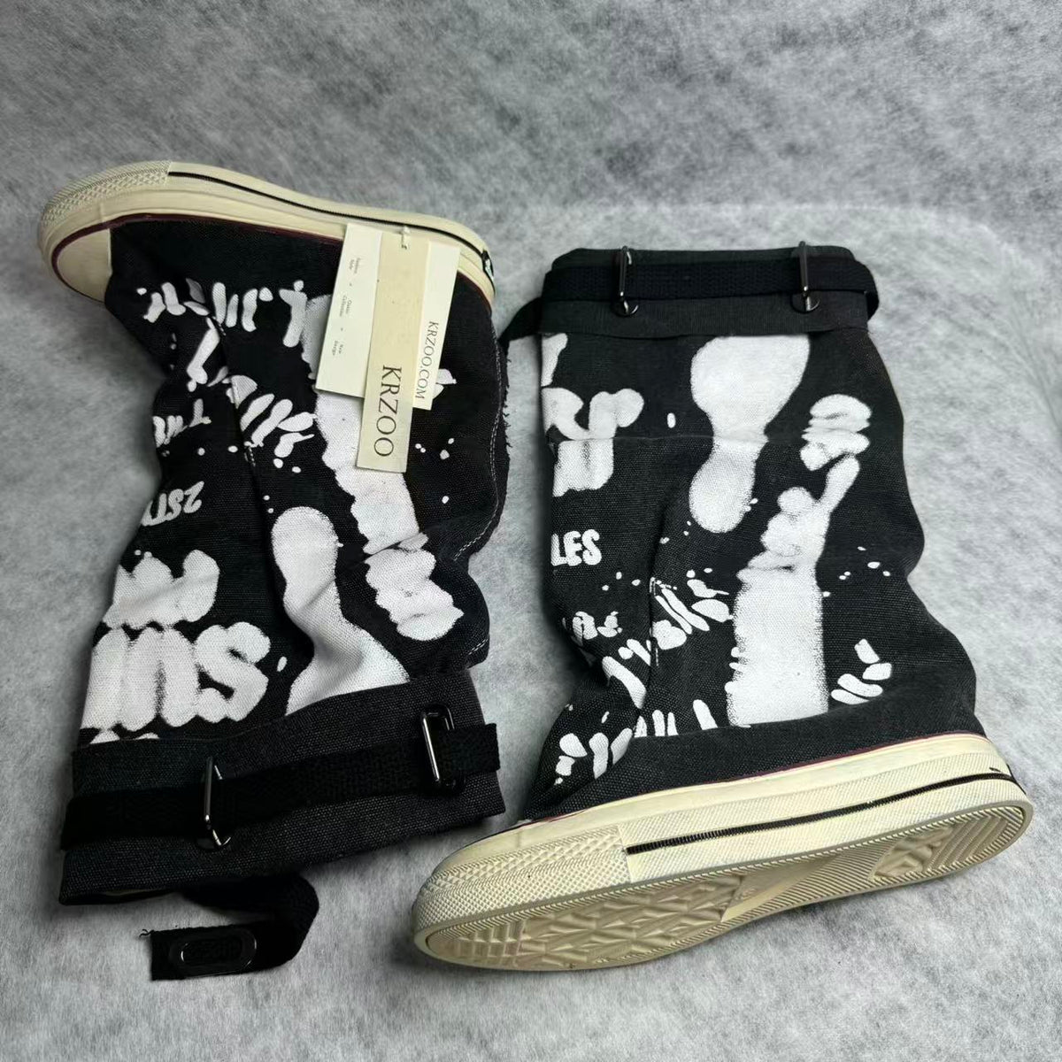 Retro flat-bottom graffiti ankle boots