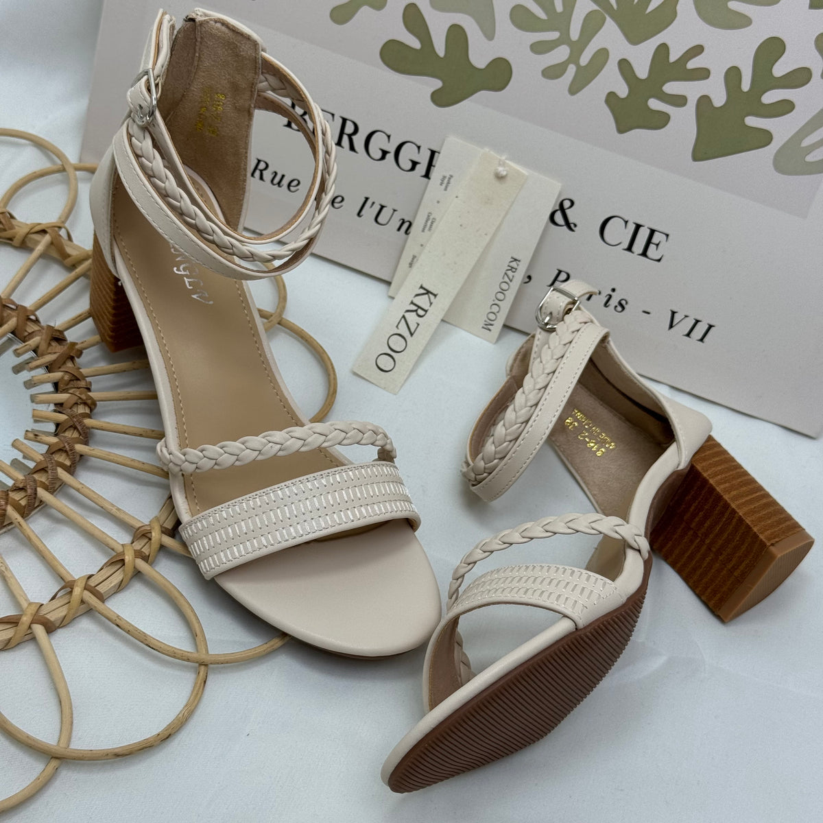 One-piece high-heeled Roman-style shoes