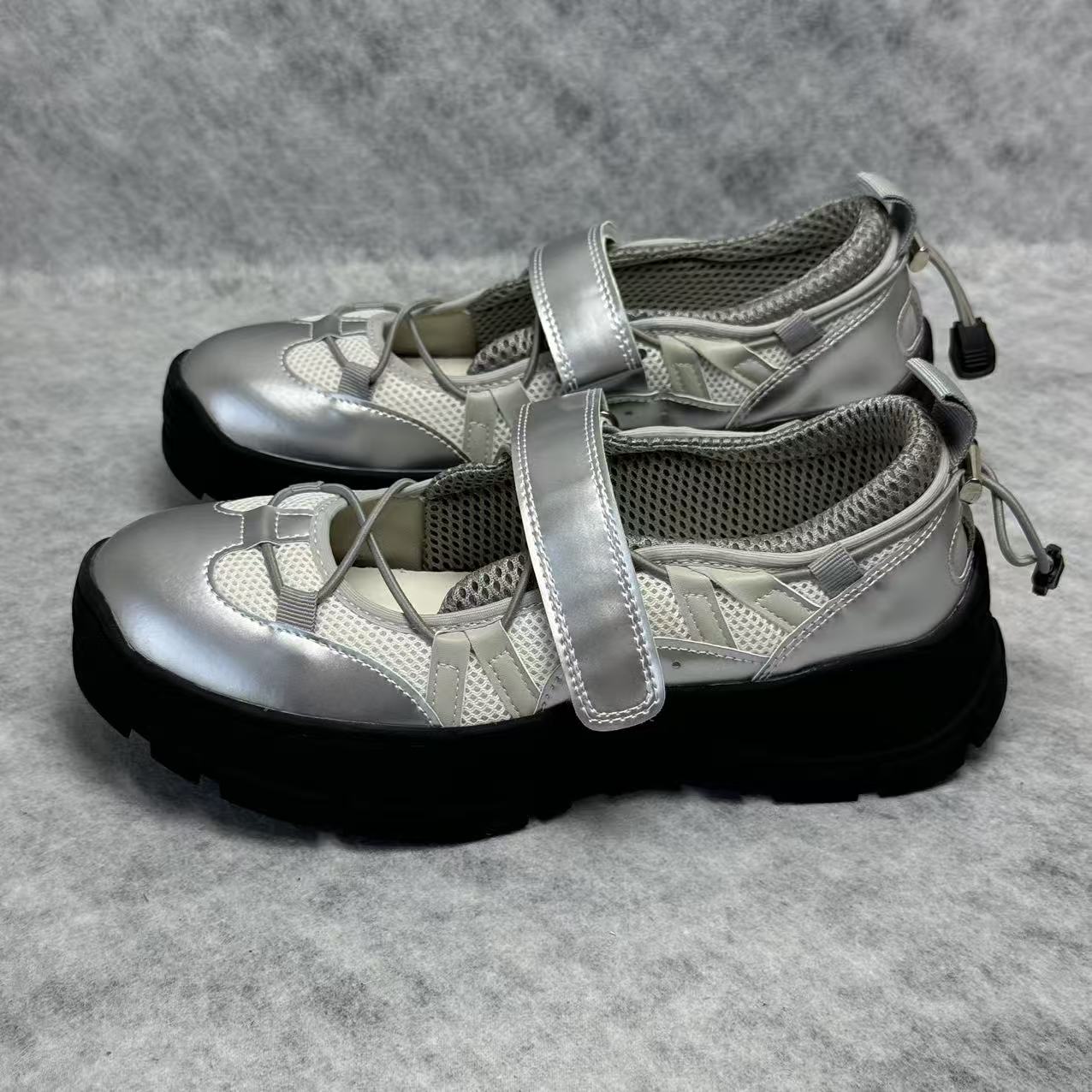 Low-cut Velcro Windproof Sports Shoes