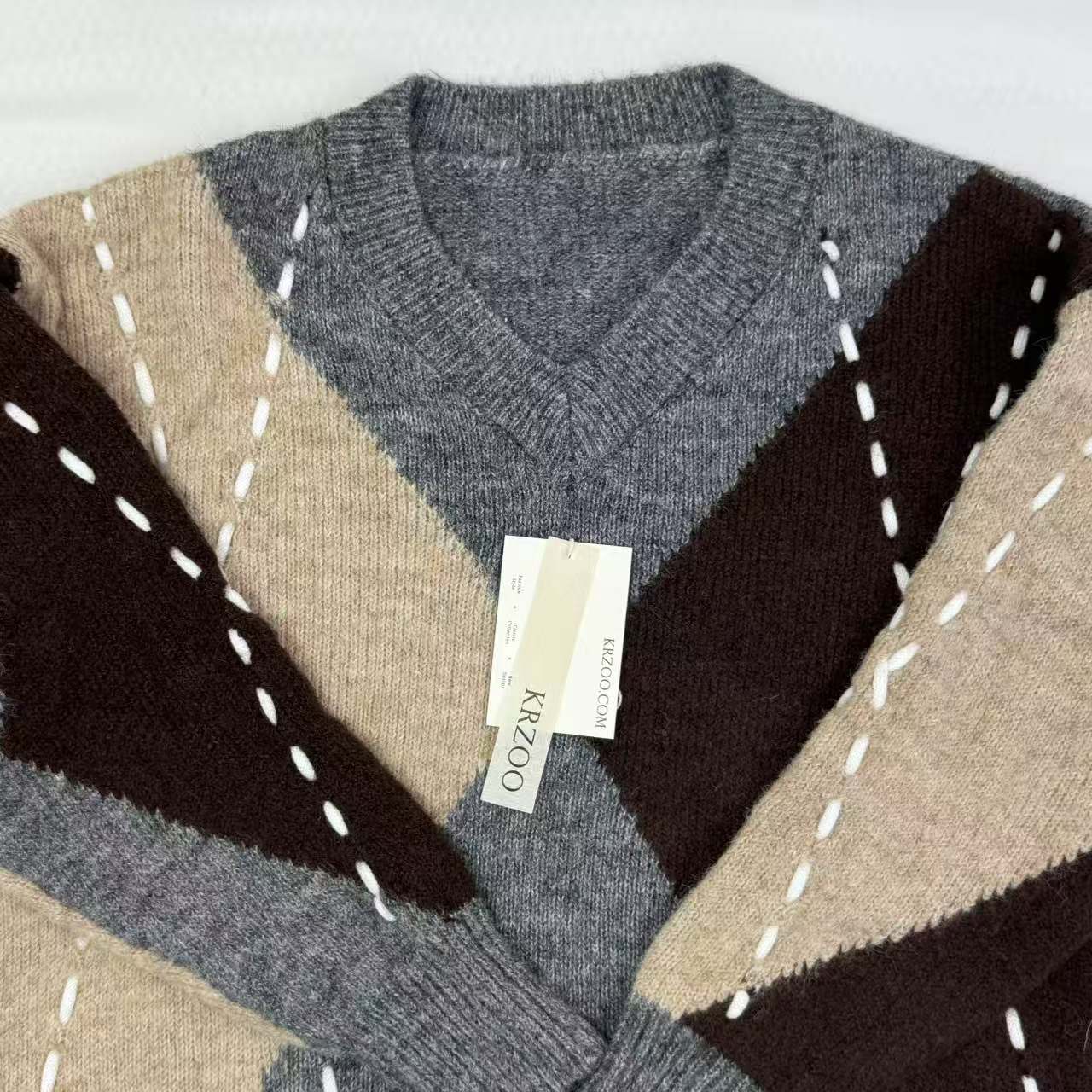 Lazy style, color-matched warm-toned sweater