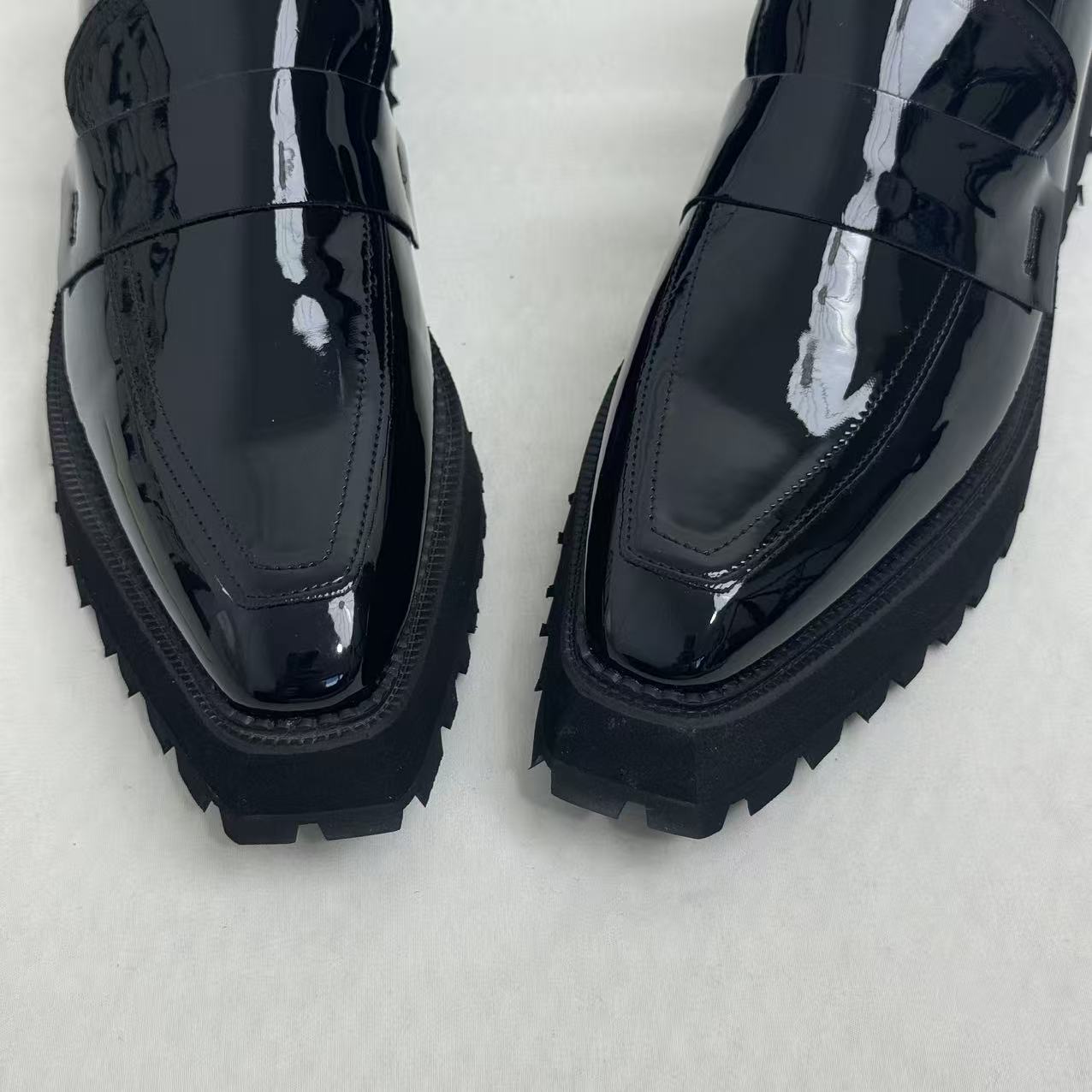British pointed-toe high-heeled shoes