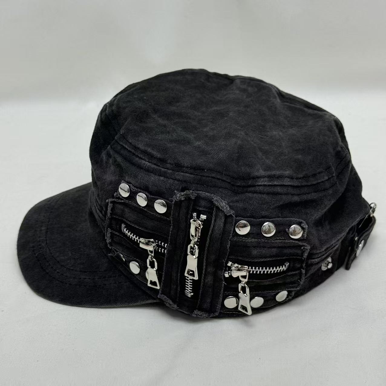 Bolted zipper baseball cap