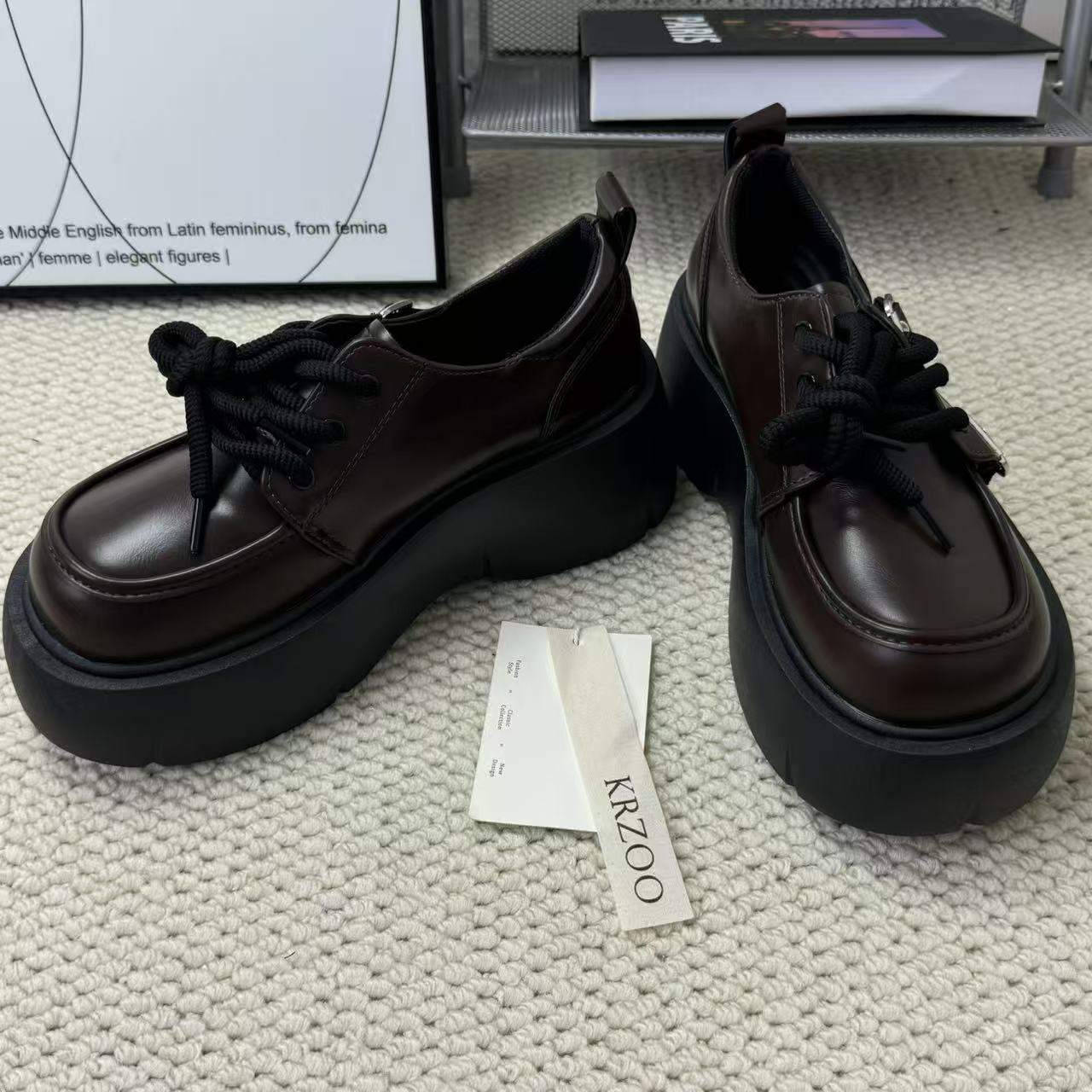 Retro sponge cake platform low-heeled shoes