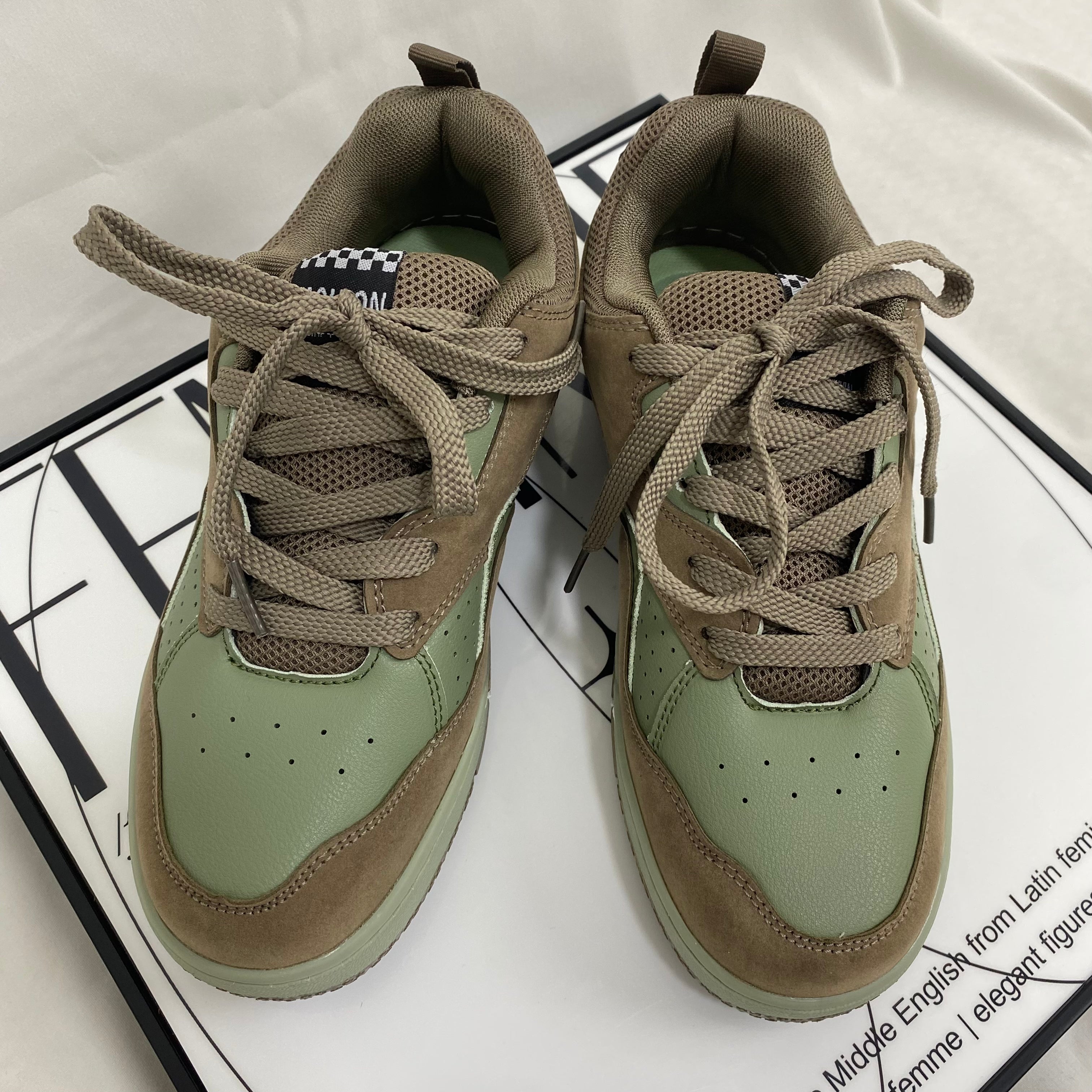 Niche Contrasting Color Casual Shoes