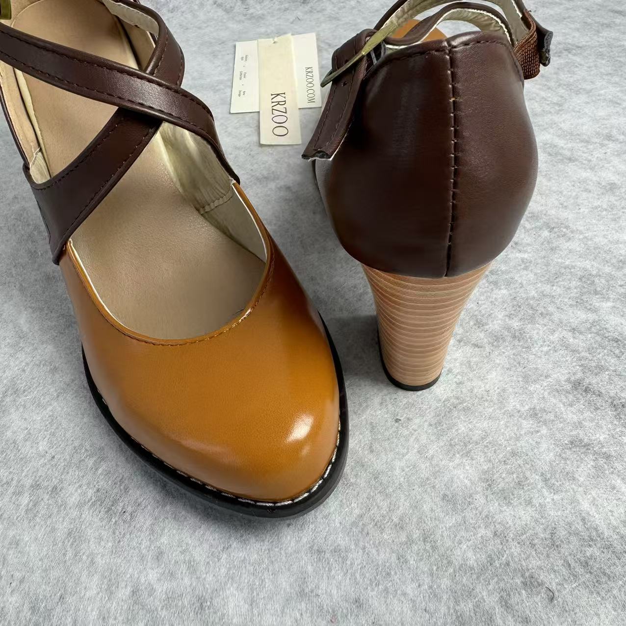 Sharp plastic buckle with thick heel connection