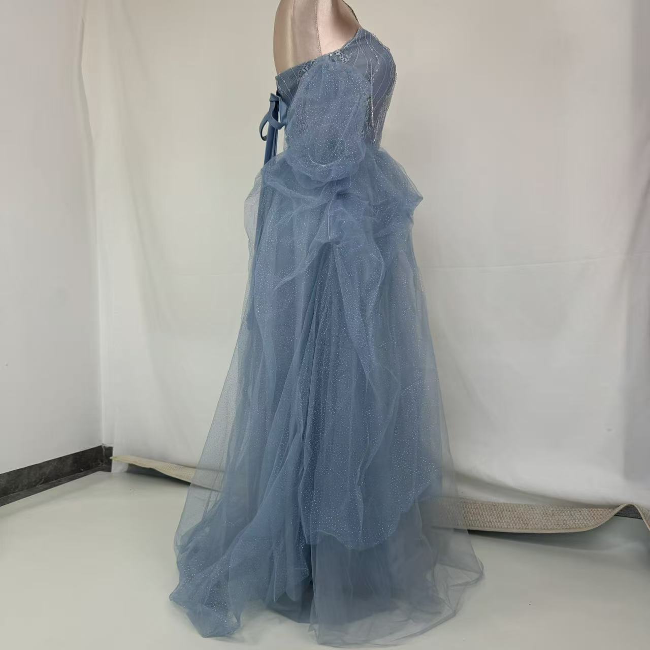Smog Blue One-Shoulder Flowing Net Silk Evening Gown