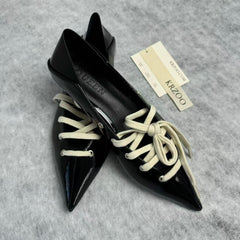 Strap-on two-piece pointed toe shiny leather shoes