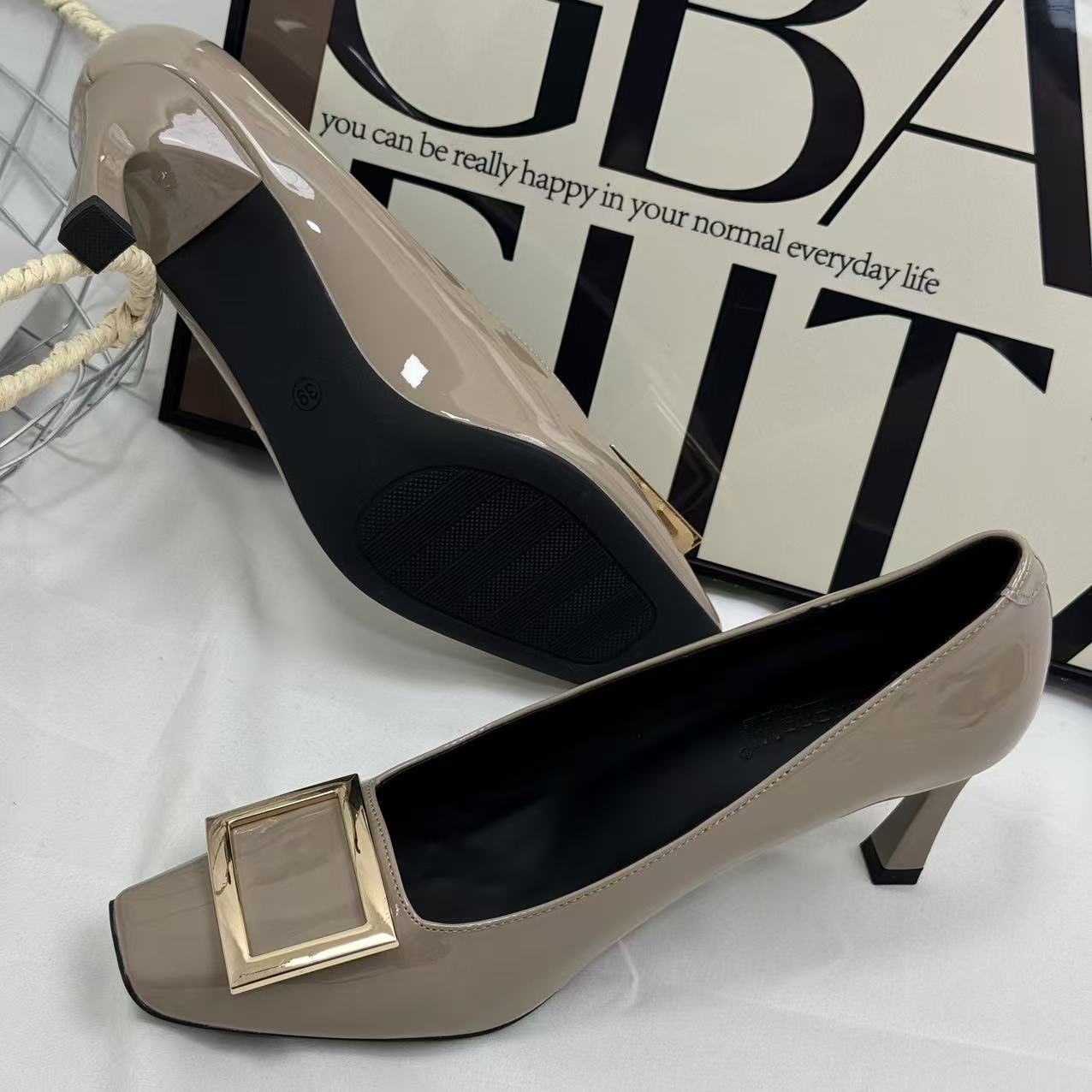 Metal square fastener painted leather square-toe shoes