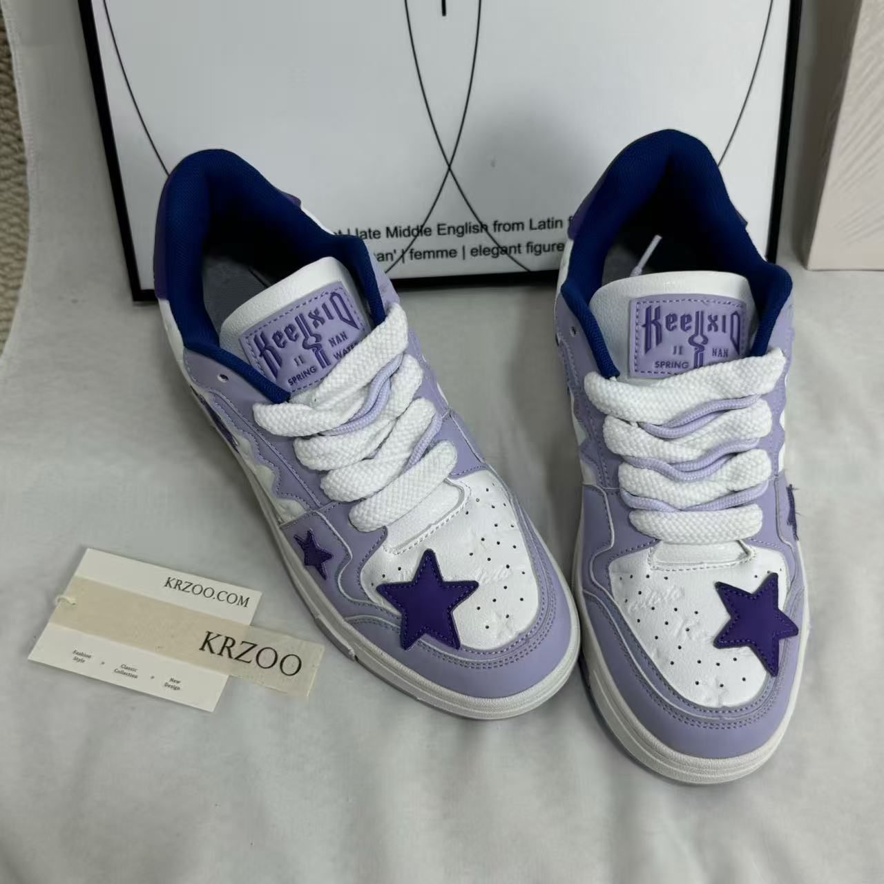Heightening board shoes with star color contrast