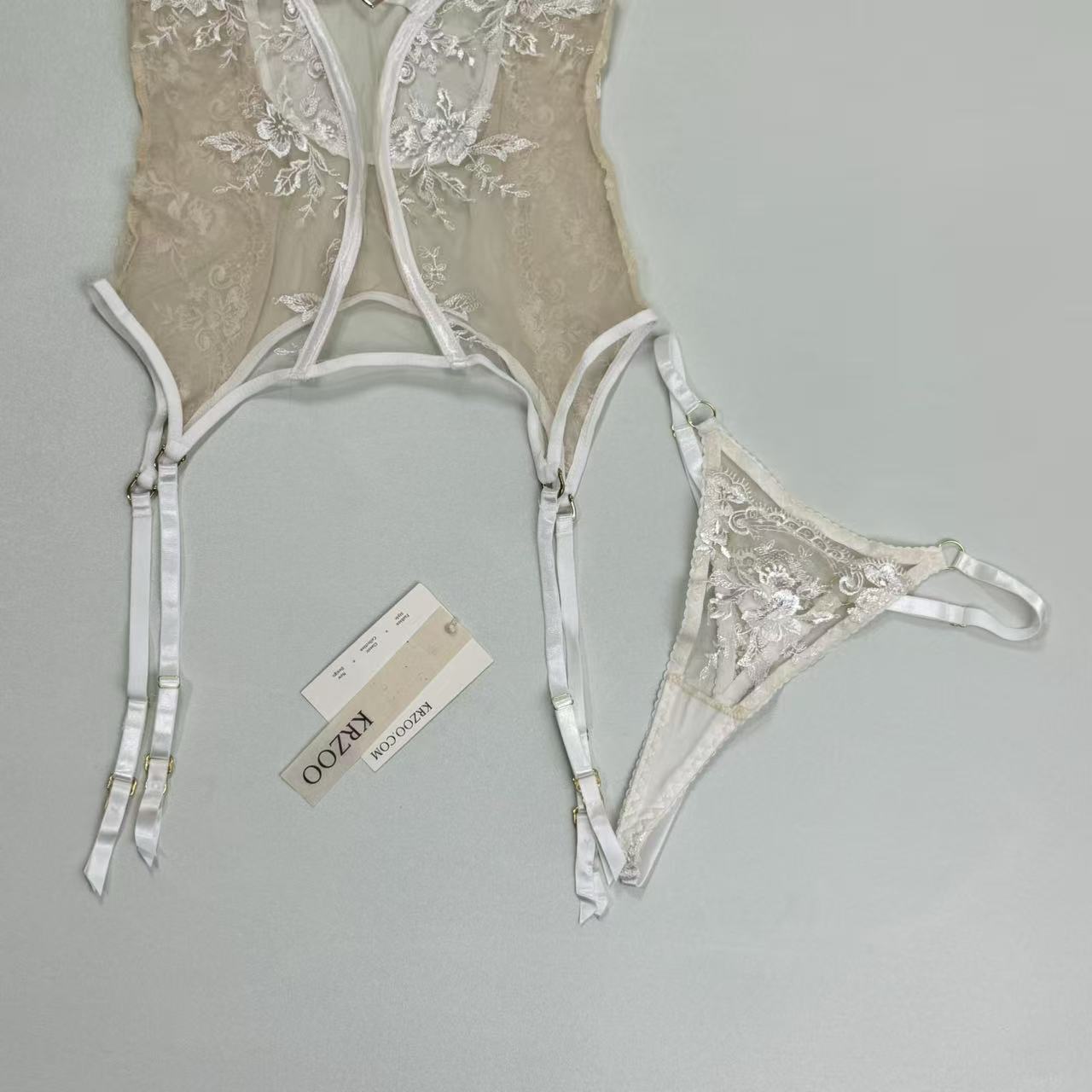Embroidered heart-shaped decorative bra set