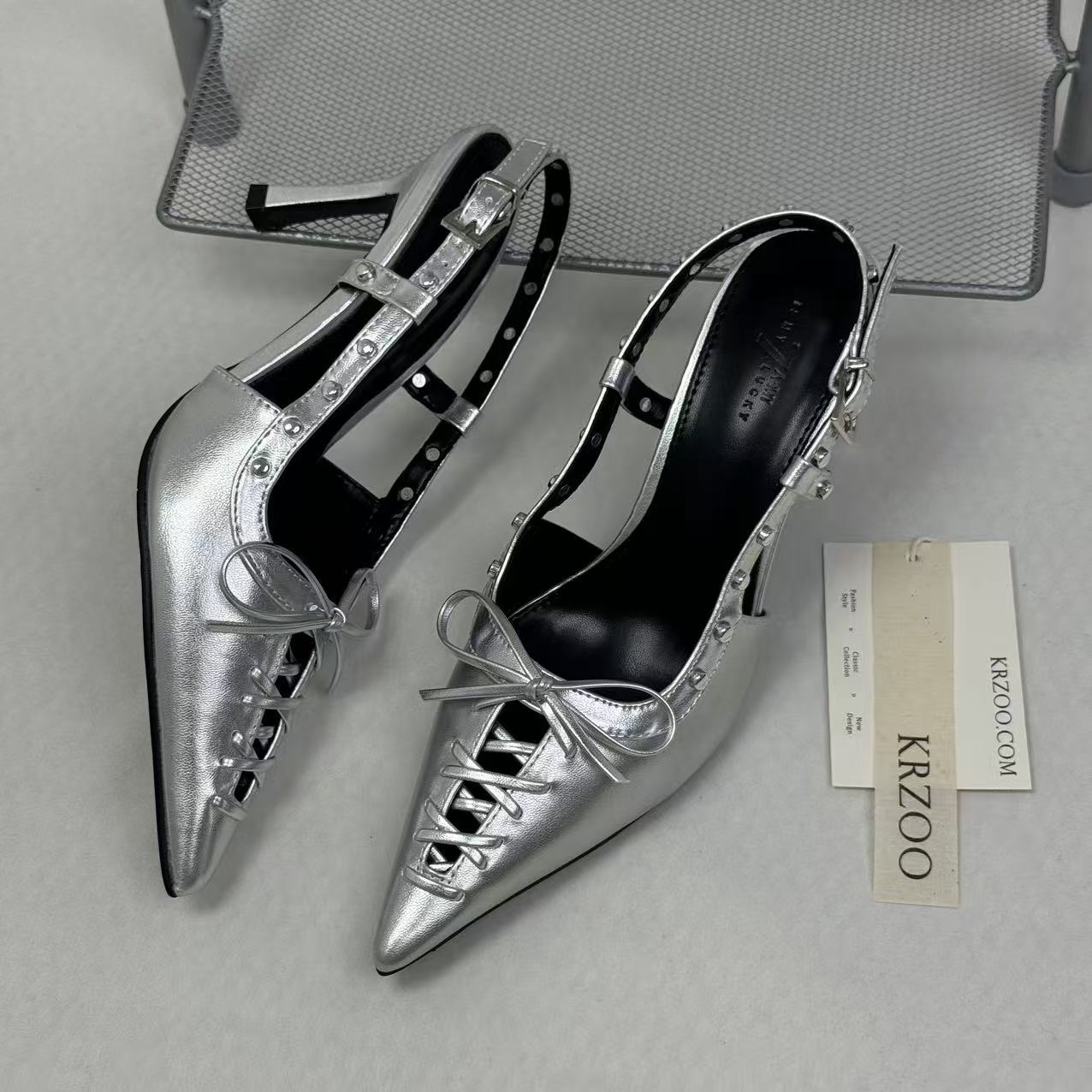 Low-cut hollowed-out lace-up low-heeled shoes