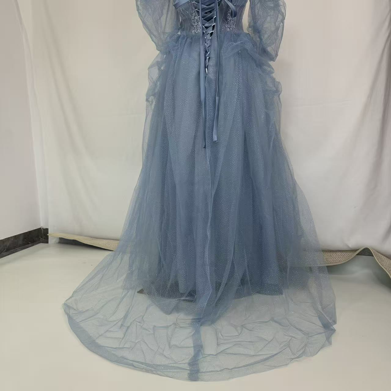 Smog Blue One-Shoulder Flowing Net Silk Evening Gown