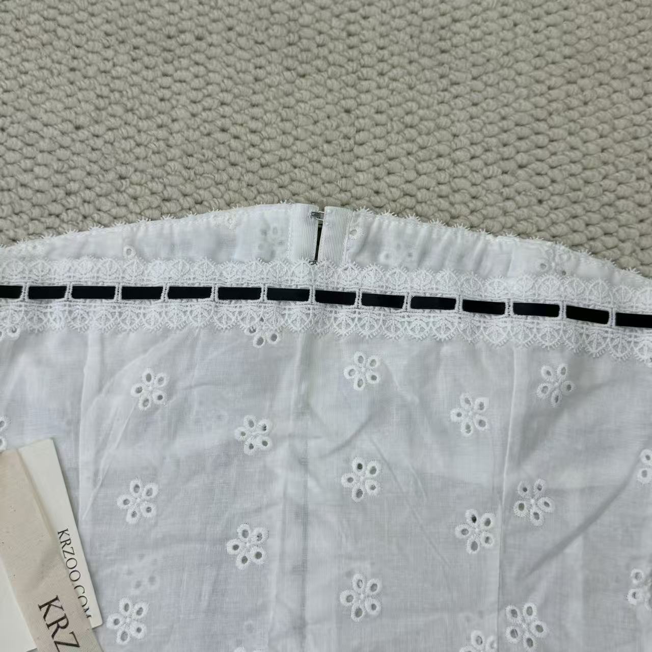 Jacquard strap single-buttoned vest