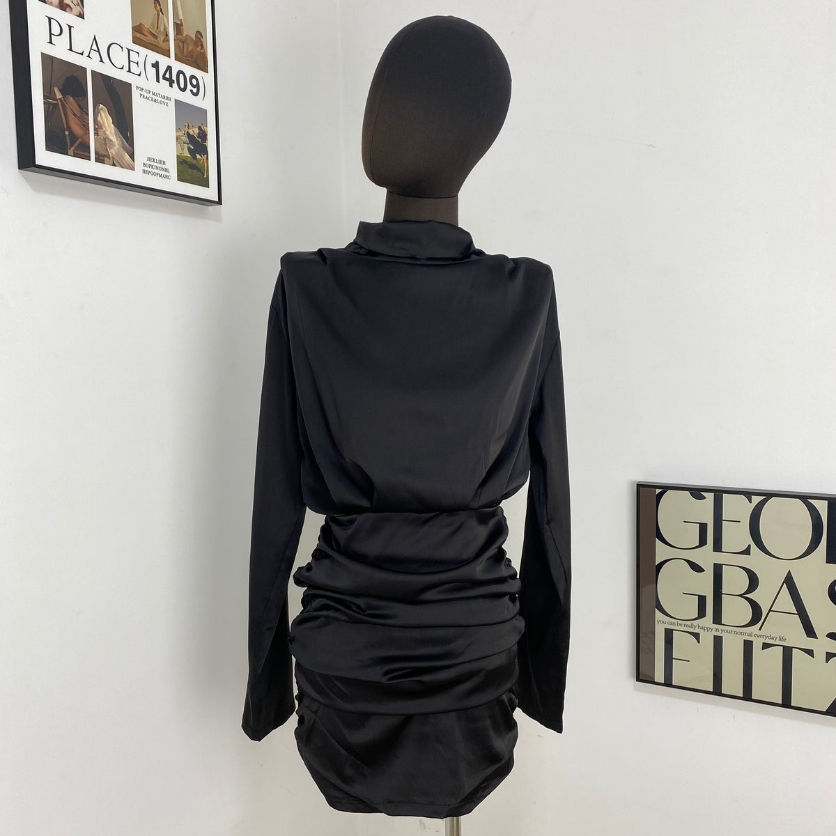Long-Sleeved Hip-Hugging Slim Dress