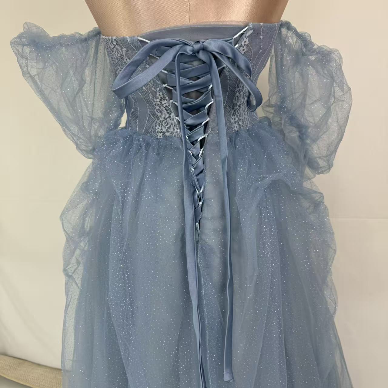 Smog Blue One-Shoulder Flowing Net Silk Evening Gown