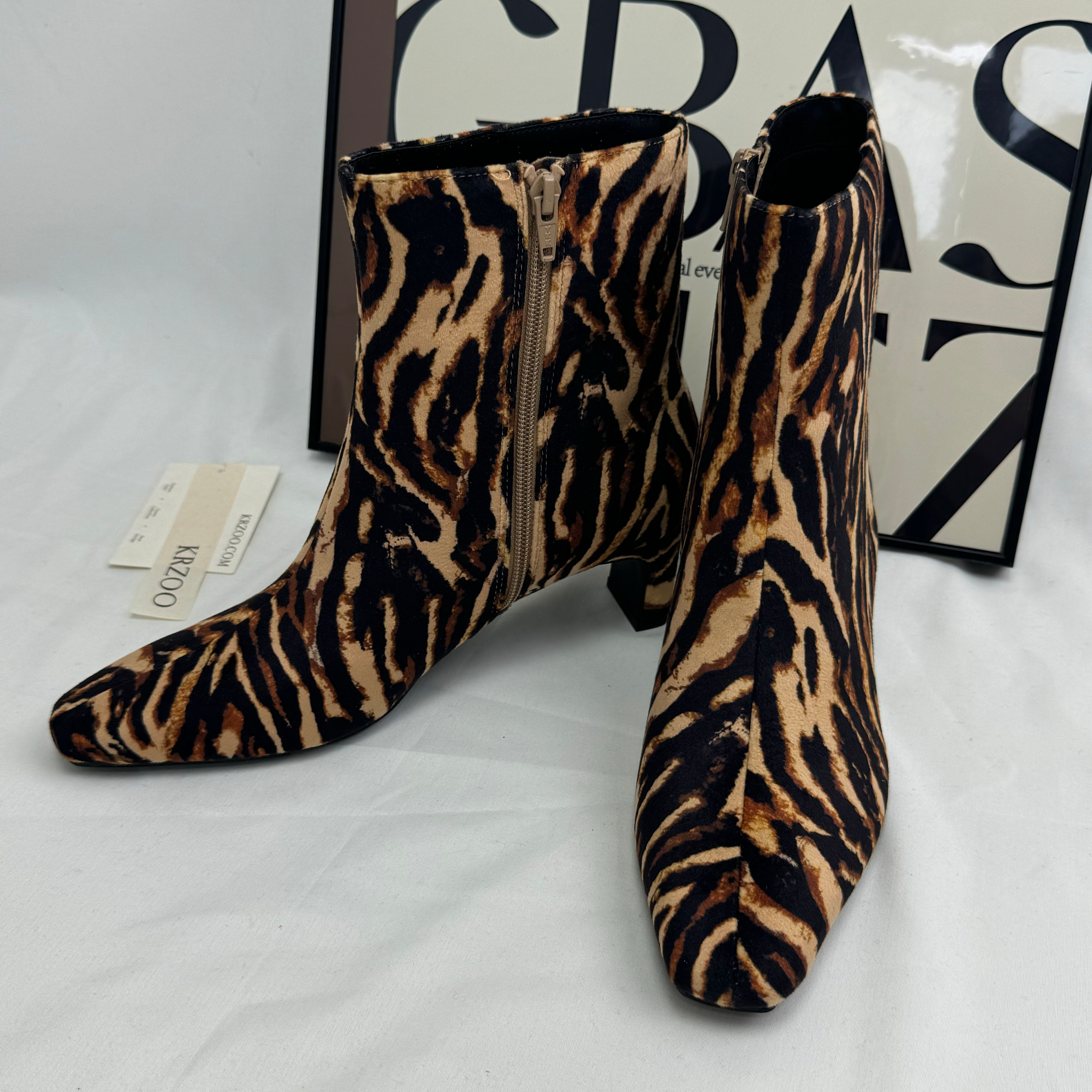 Zebra-patterned thick-soled short boots