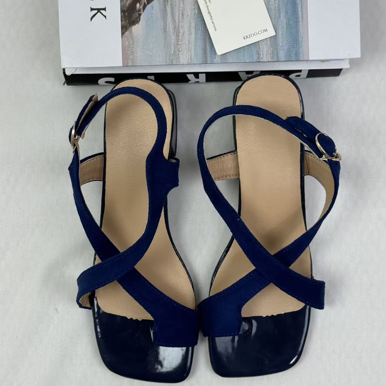 Crossed-strip toe-up ankle boot
