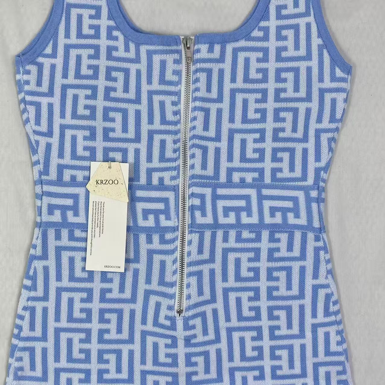 Sleeveless knitted one-piece halter dress