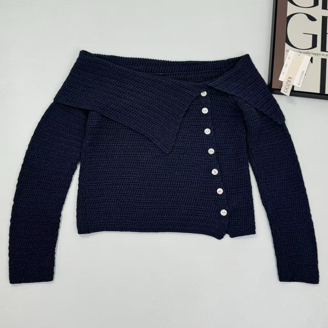 Asymmetric long-sleeved V-neck knitted top