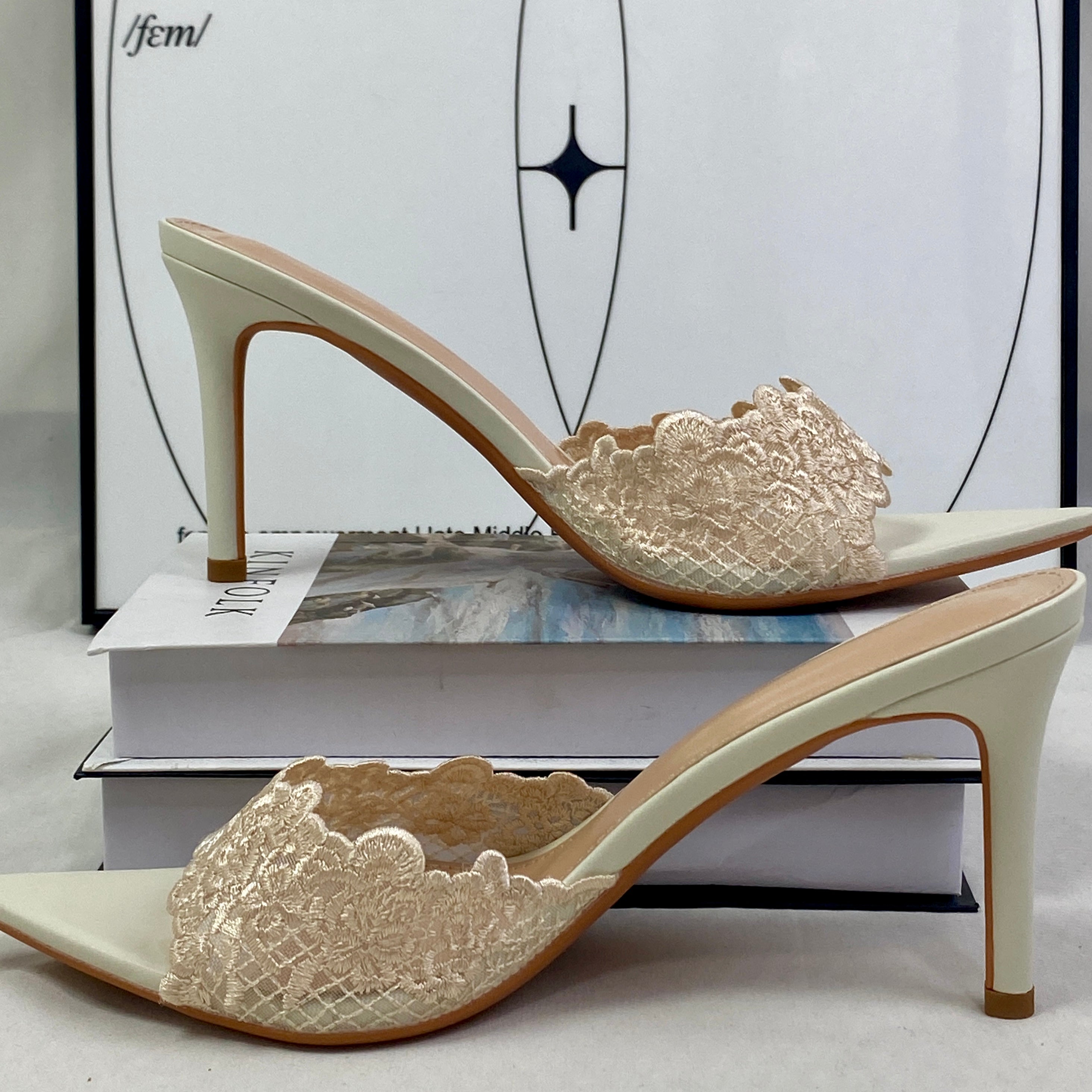Embroidered low-heeled lace high heels