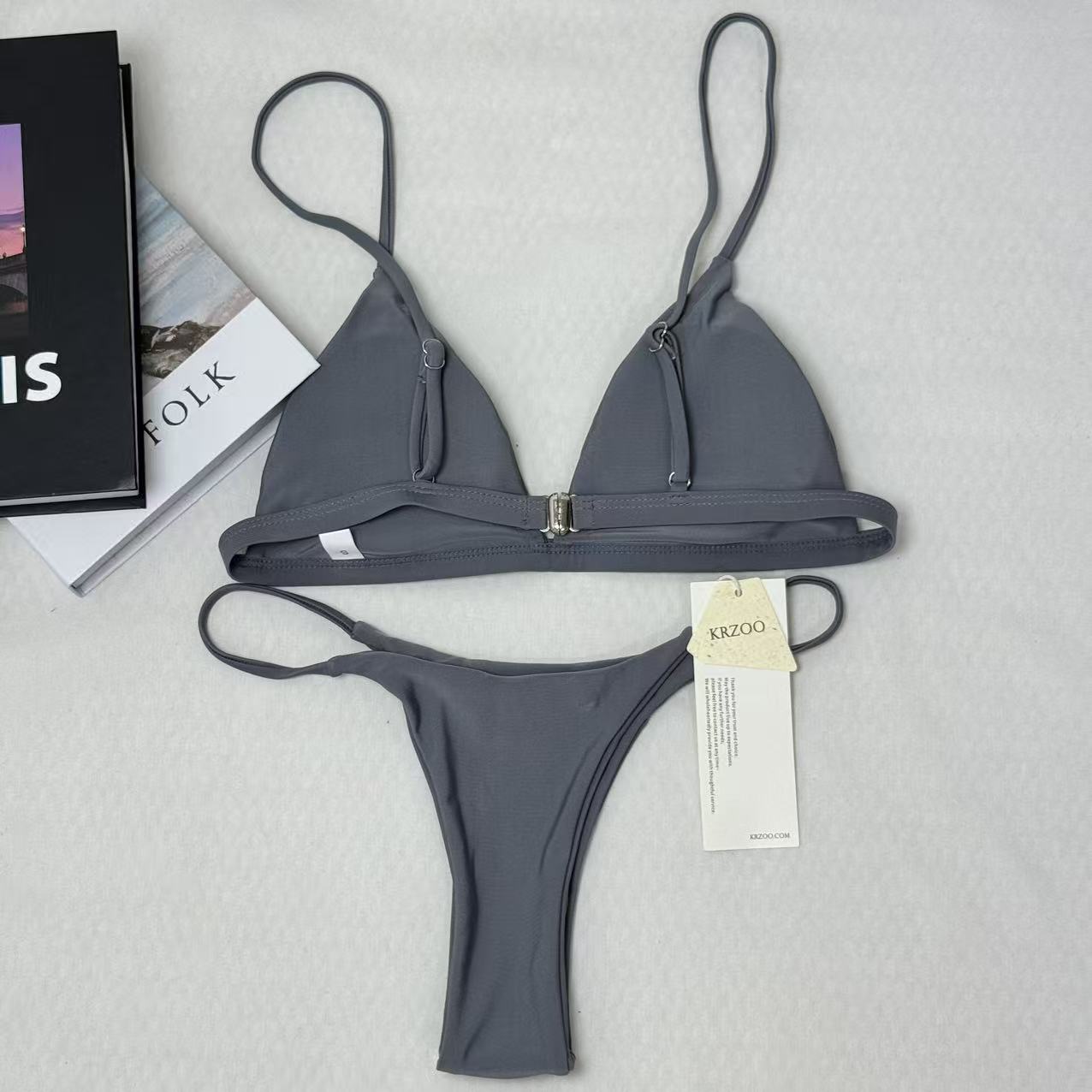Simple three-piece bikini