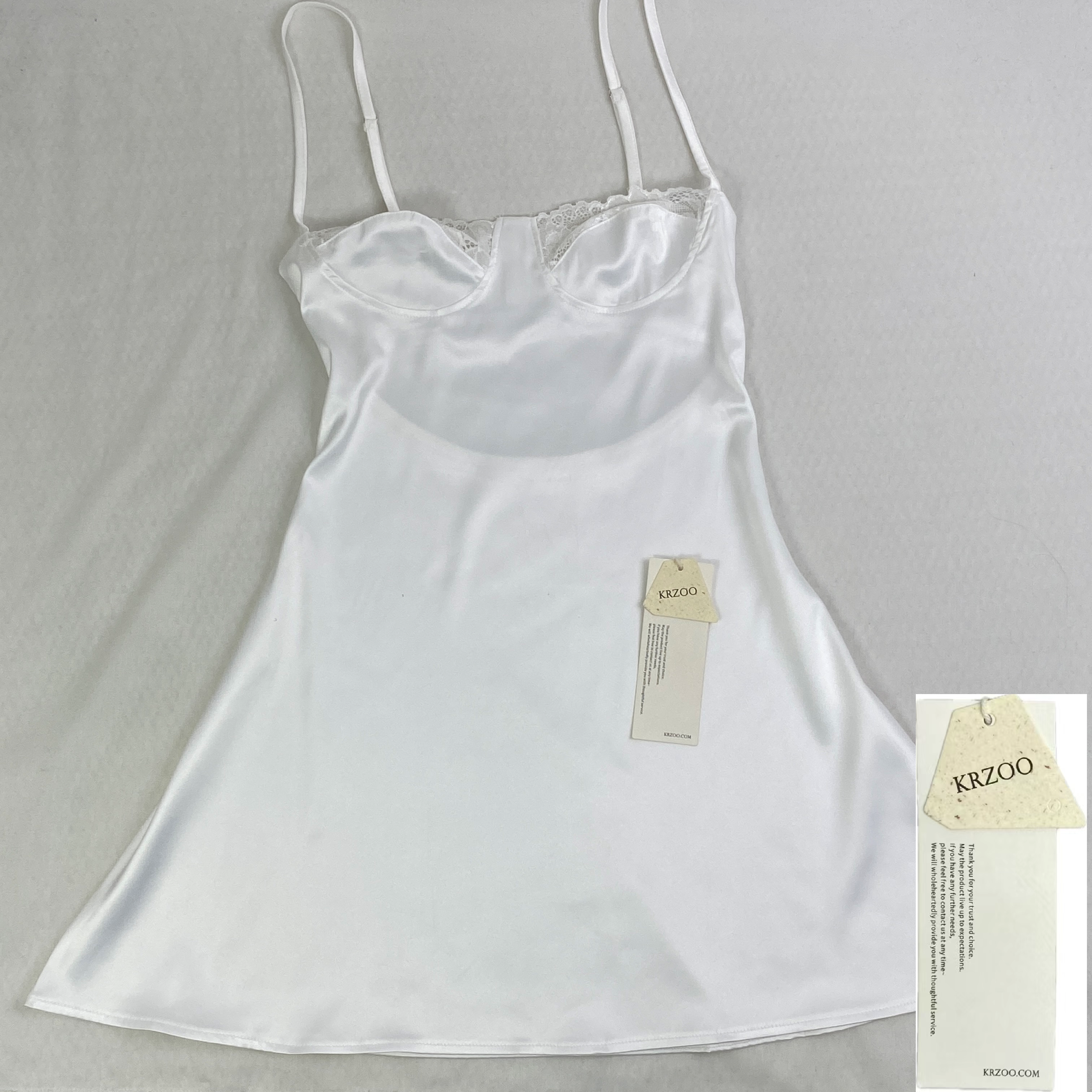 Solid-color backless lace-trimmed short dress