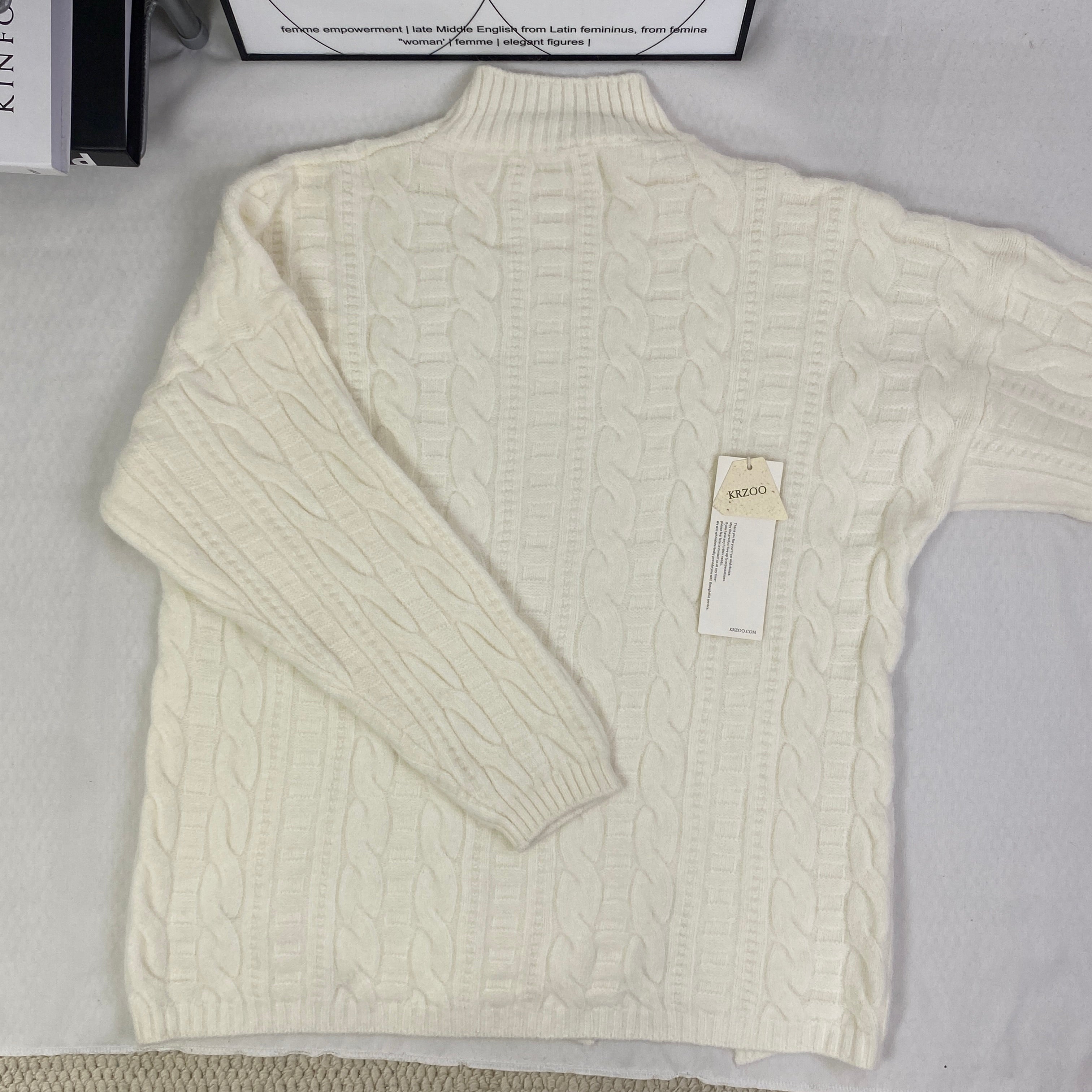 Plaid round-neck pullover sweater