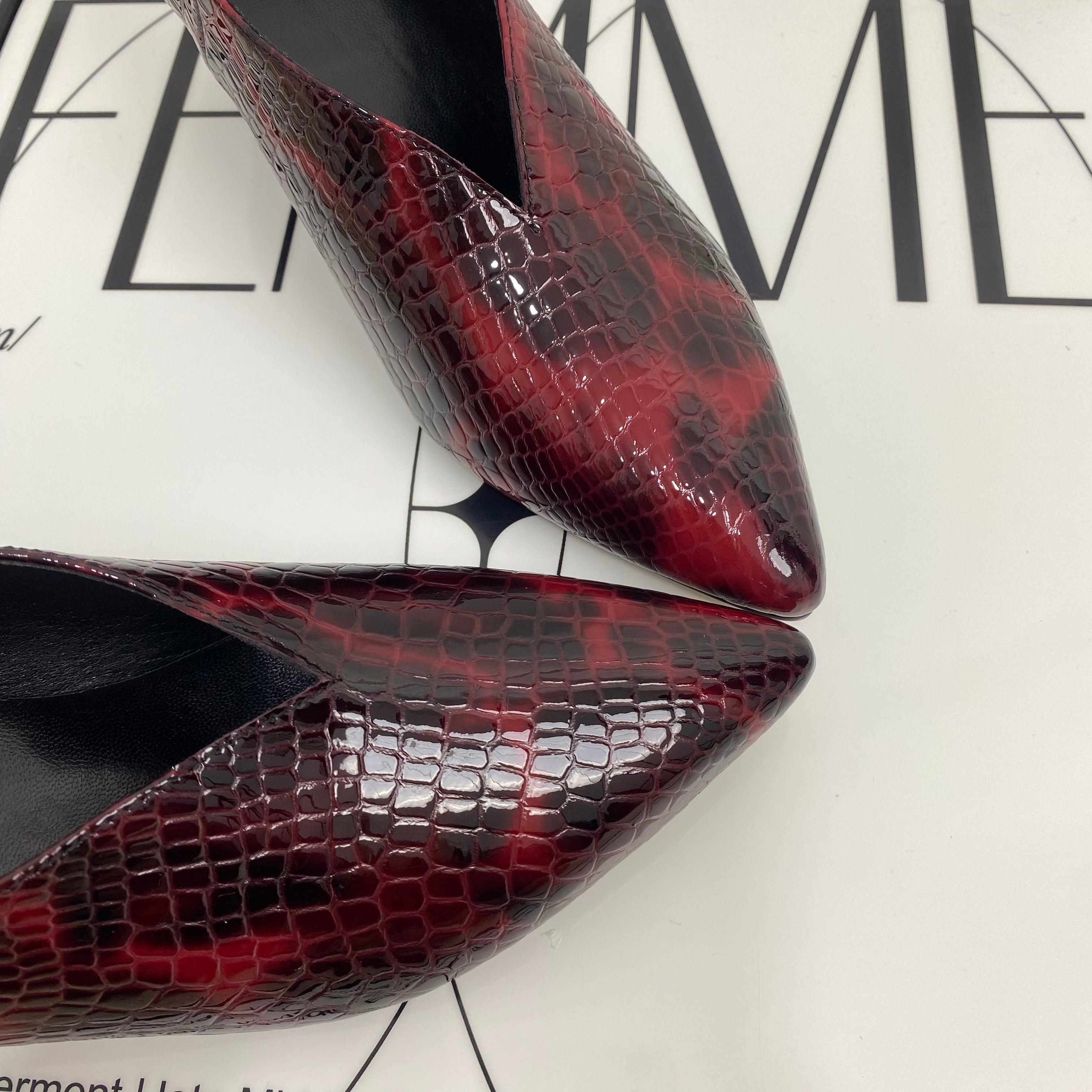 Versatile Retro Leather Shoes