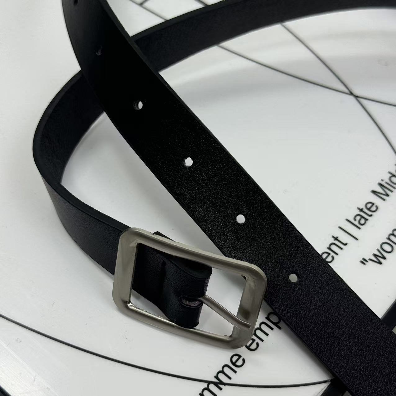 Rectangular buckle versatile belt
