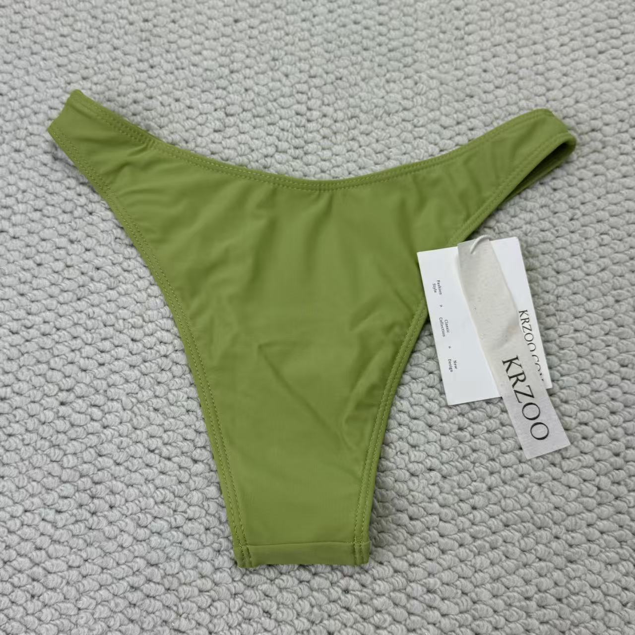 Solid-color triangle underwear or swimming trunks