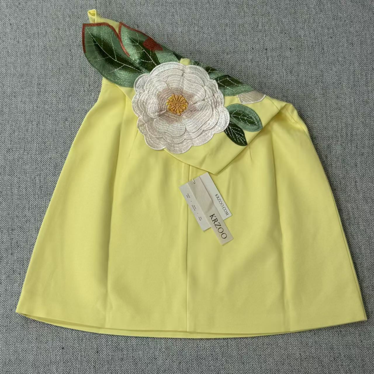 Strapless three-dimensional floral embroidery dress
