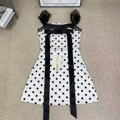 Square-necked bow netted fitted dress