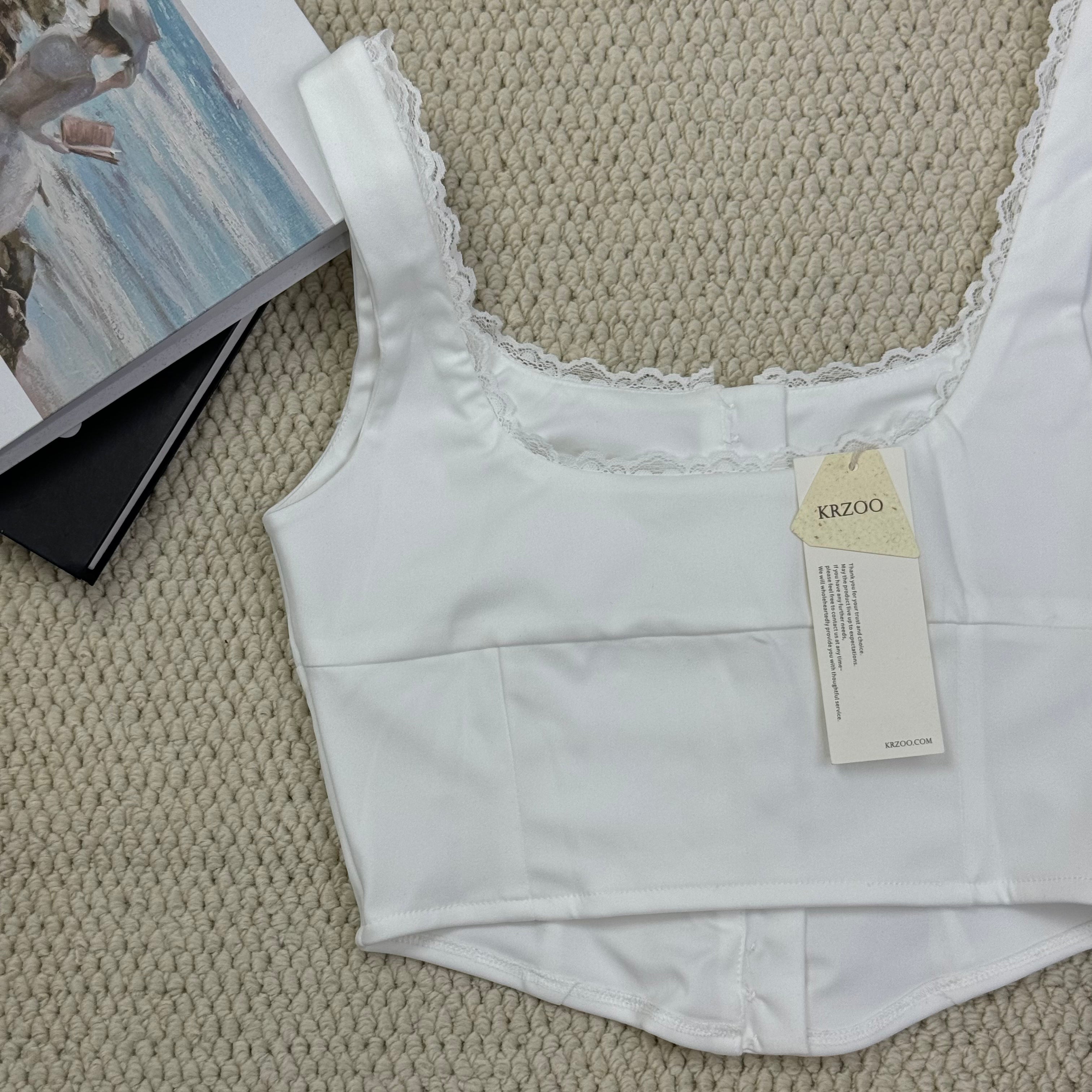 Padded round-necked vest with lace trim