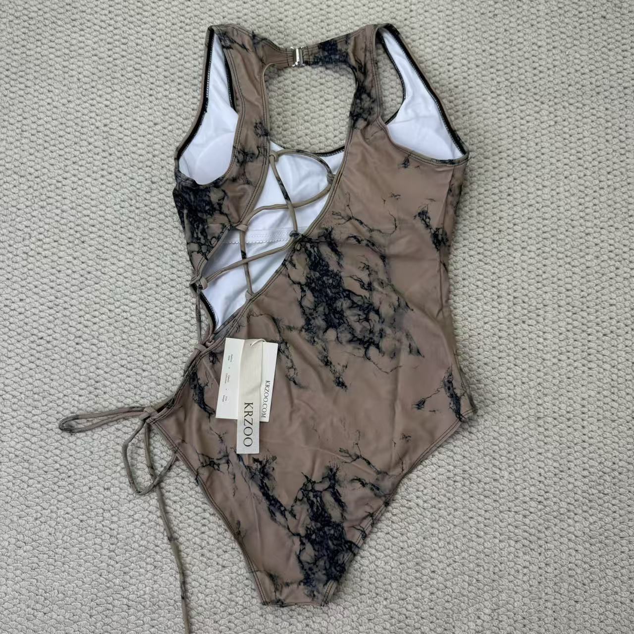 Backless bikini with open straps