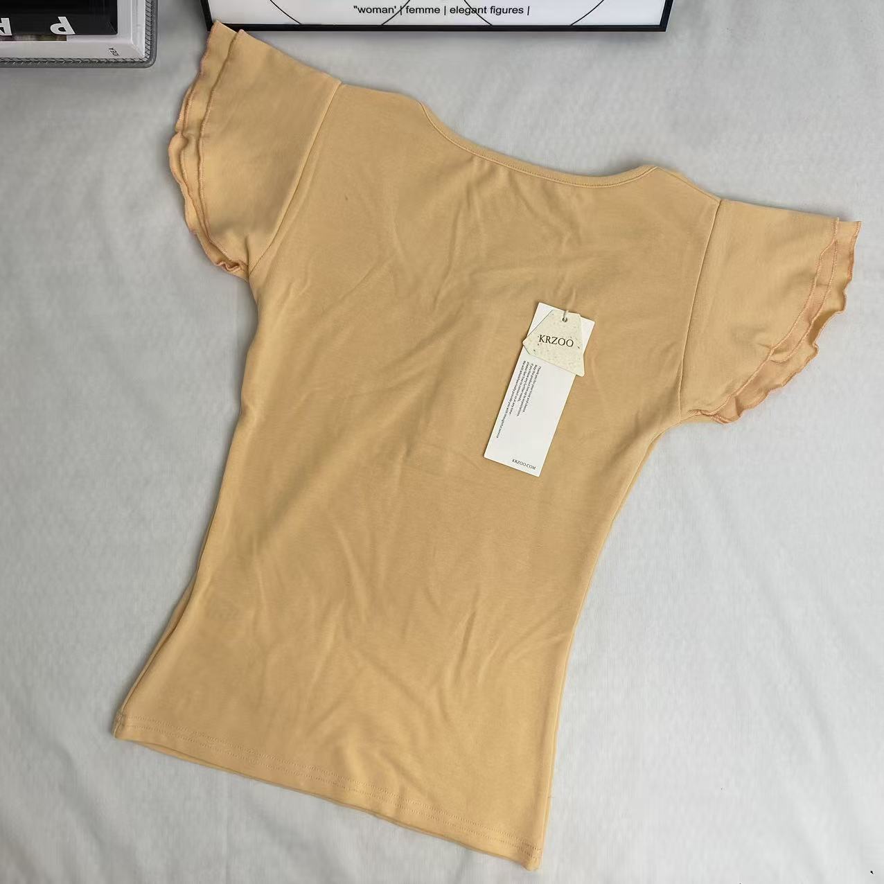 U-neck short puff-sleeved solid-color T-shirt
