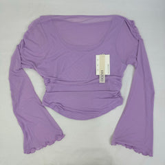 Net fabric elasticated slanting-sleeve top