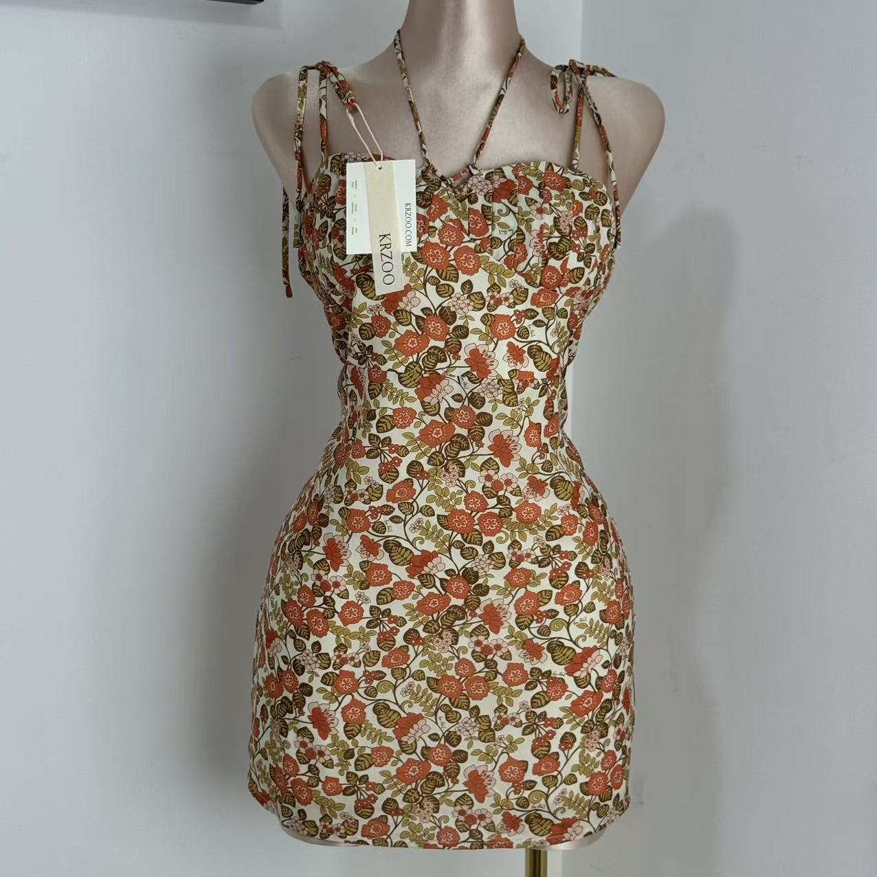 Slimming Printed Spaghetti-Strap Dress