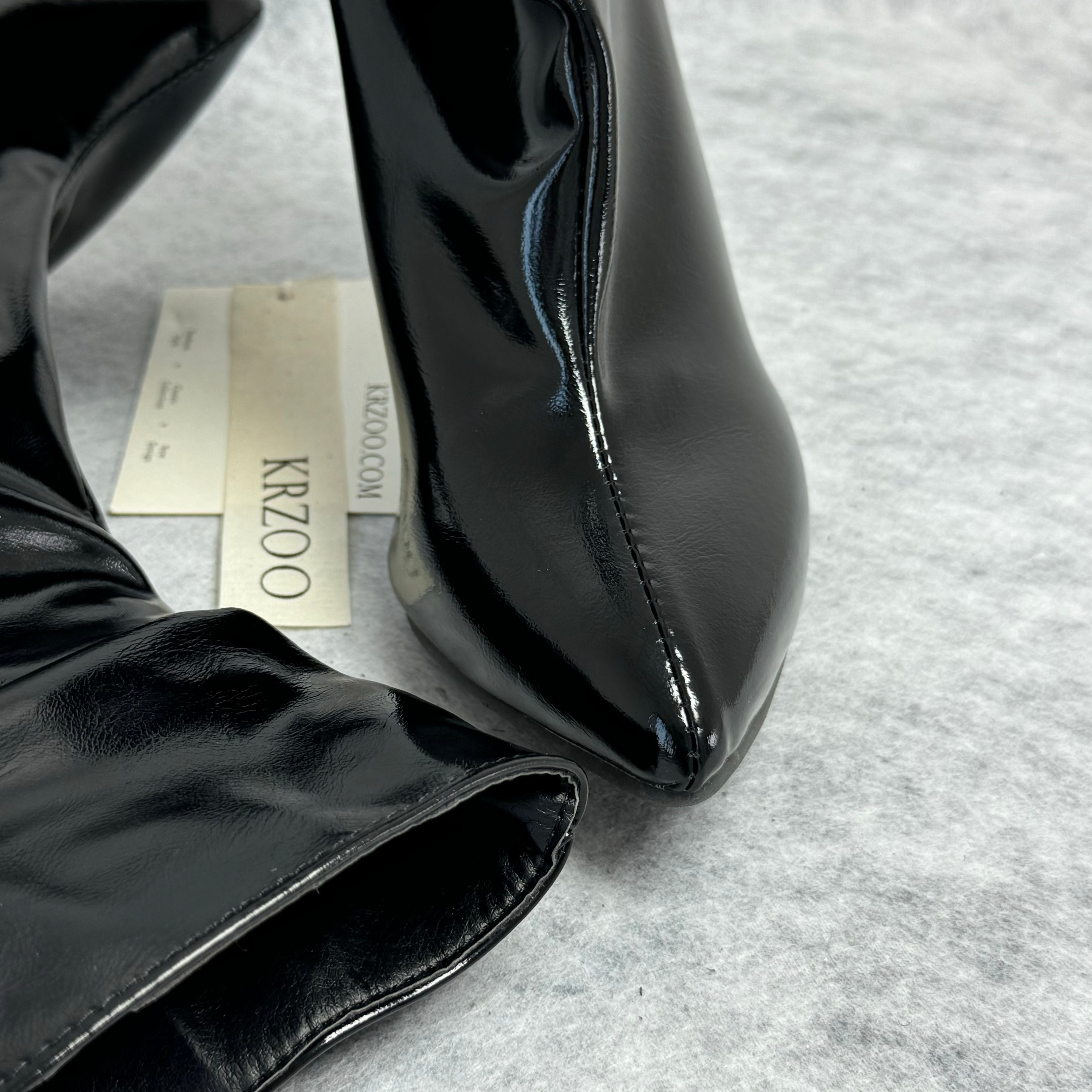 Pointed short stack boots
