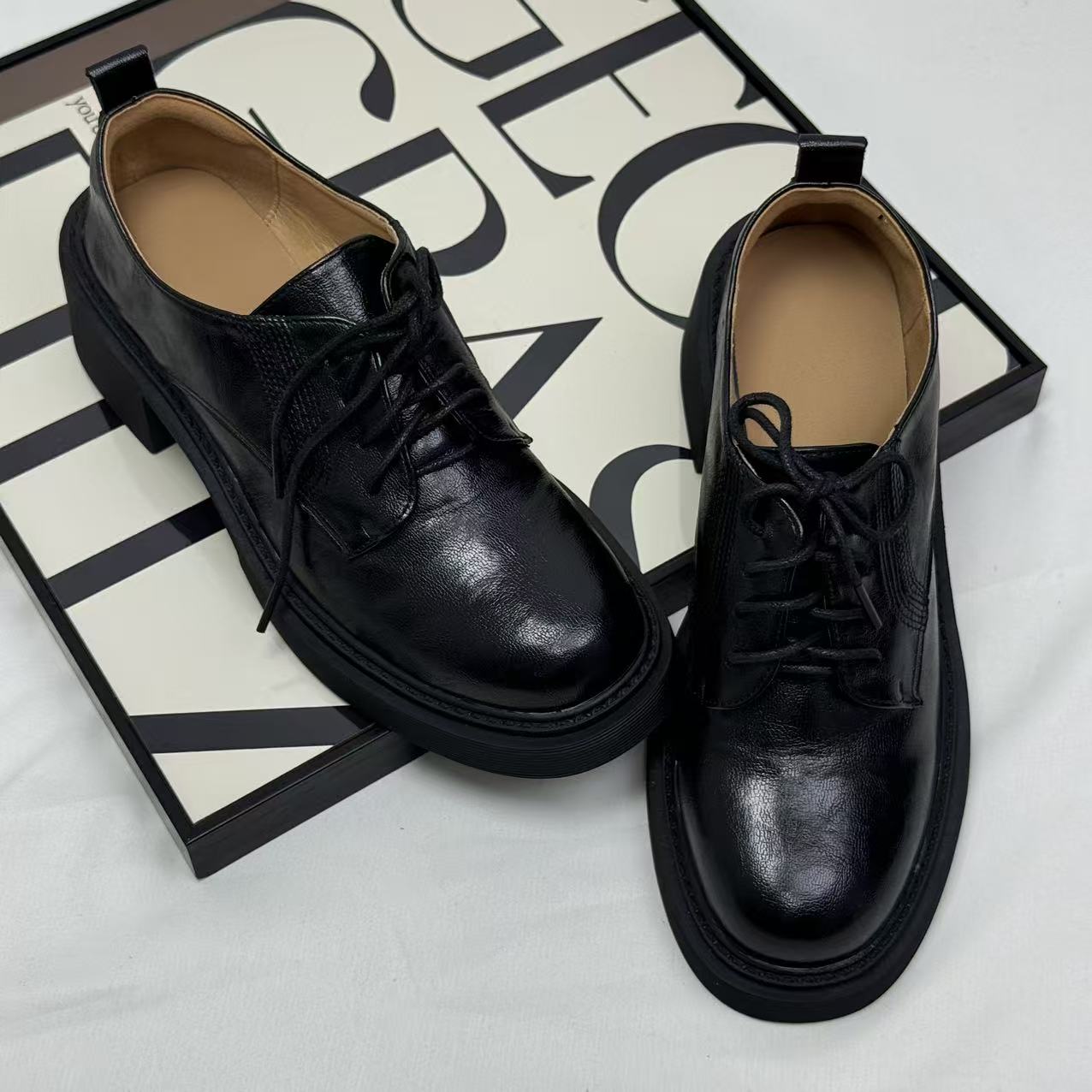 Heeled lace-up round-toe small leather shoes
