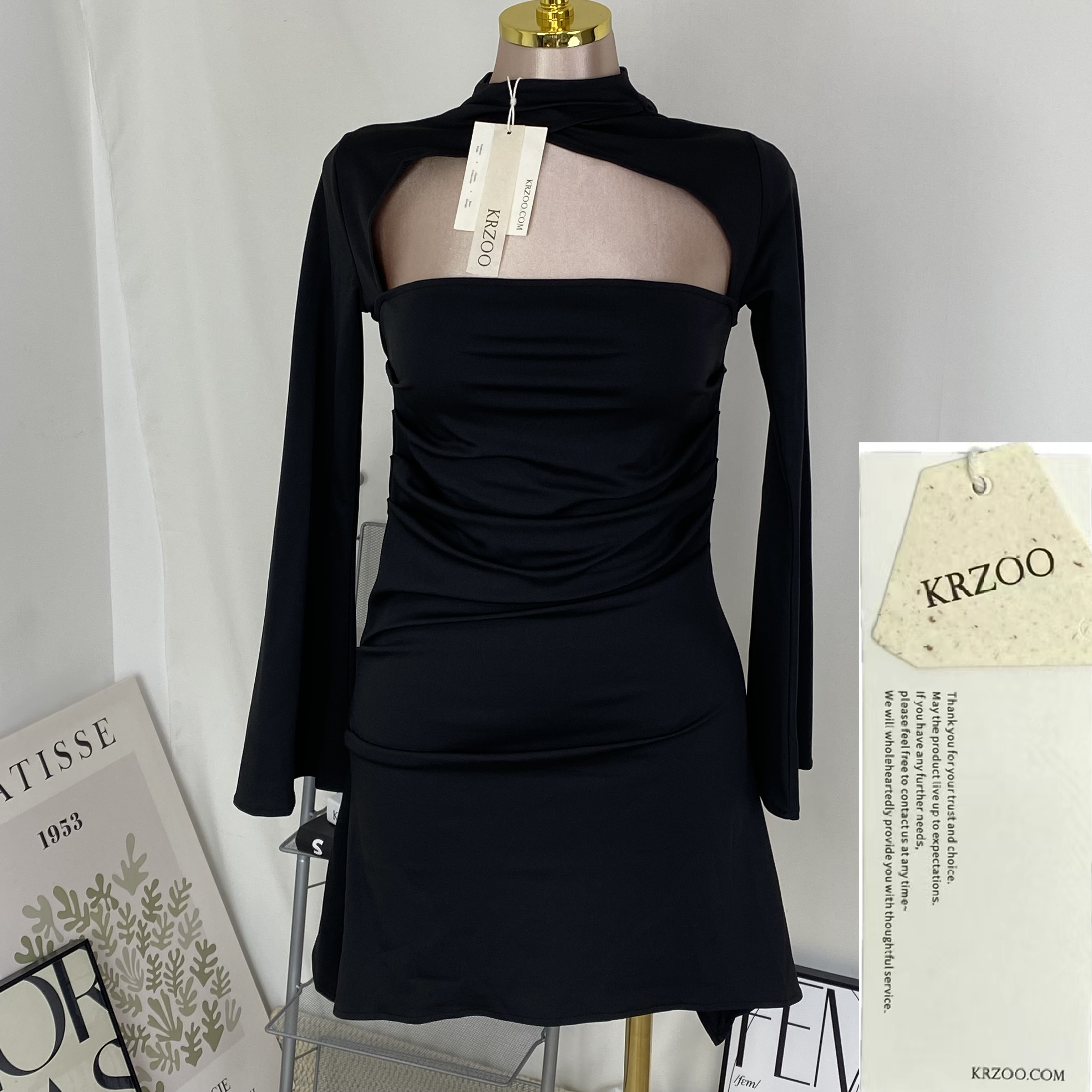 Openwork trumpet-shaped pleated dress