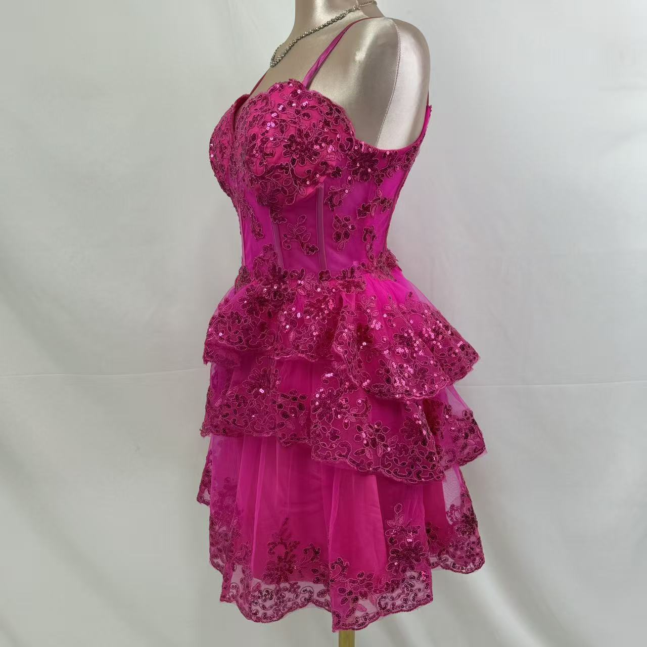 Light chiffon sequined layered dress in short style