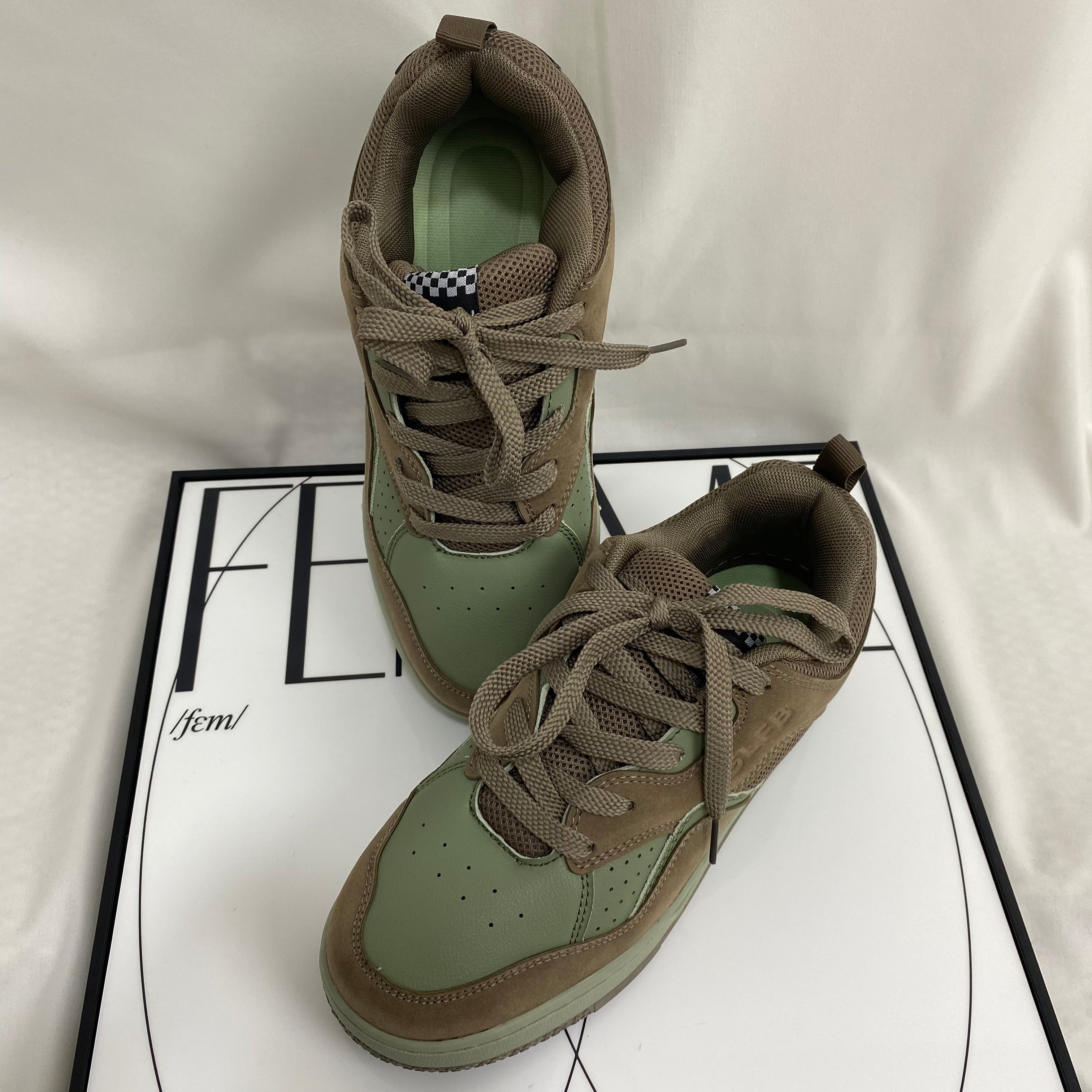 Niche Contrasting Color Casual Shoes