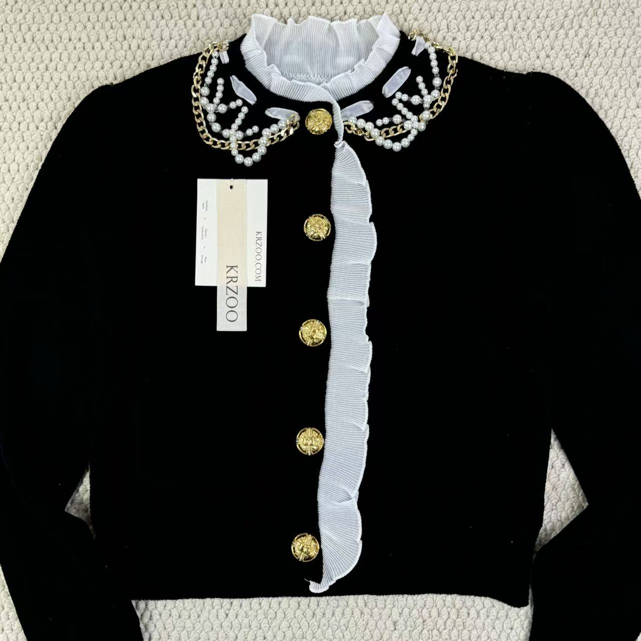 Short-sleeved blazer with ruffled edges